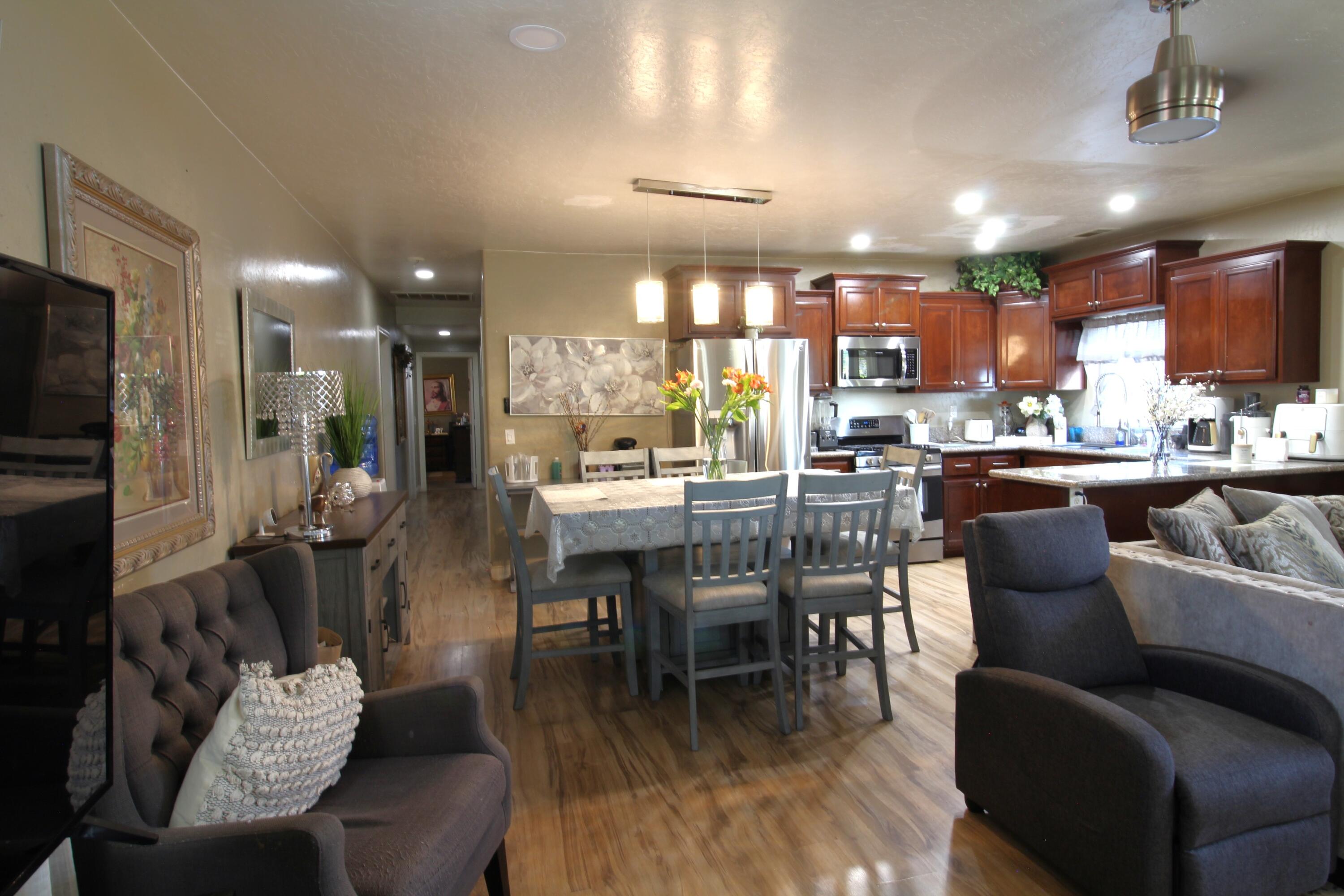 241 S F St, Tulare, CA 93274