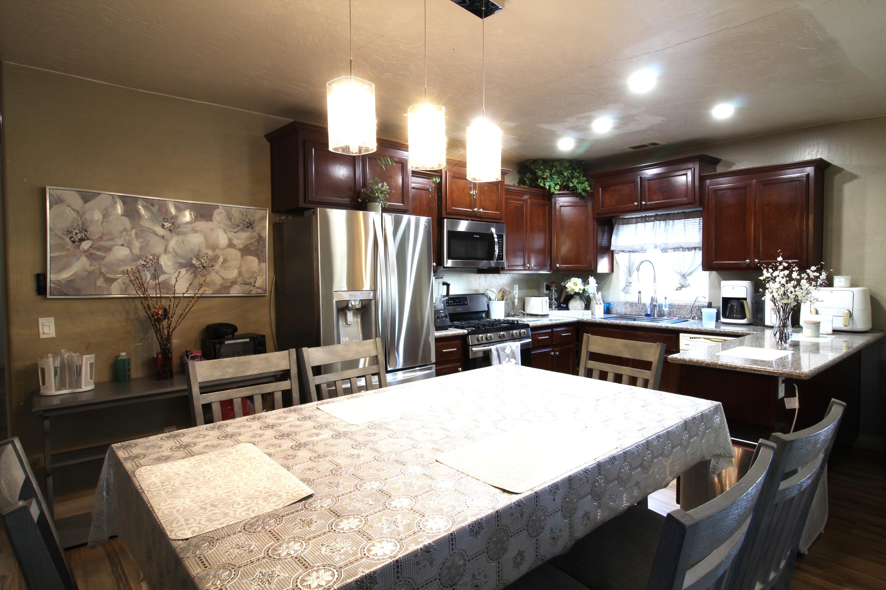 241 S F St, Tulare, CA 93274