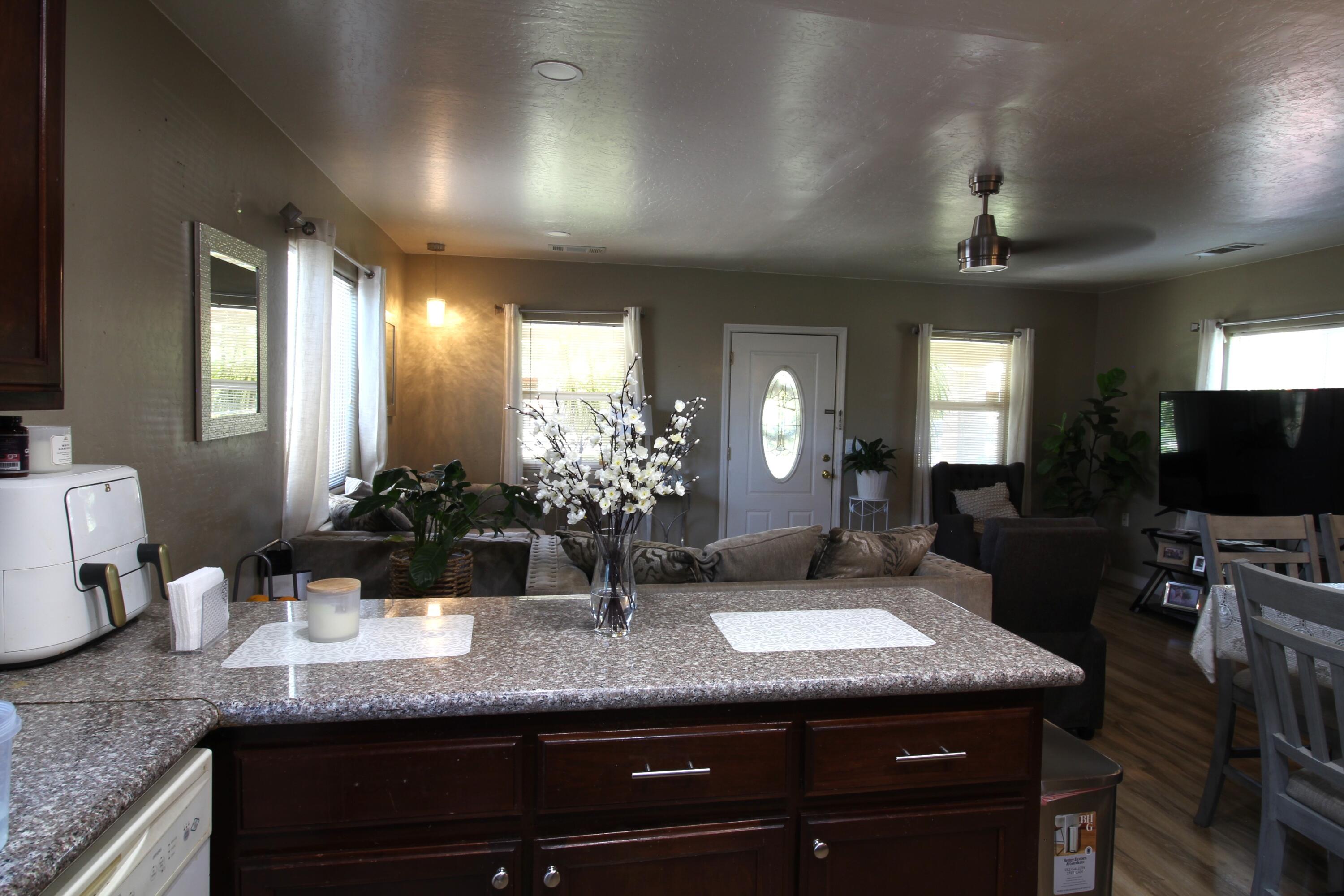 241 S F St, Tulare, CA 93274