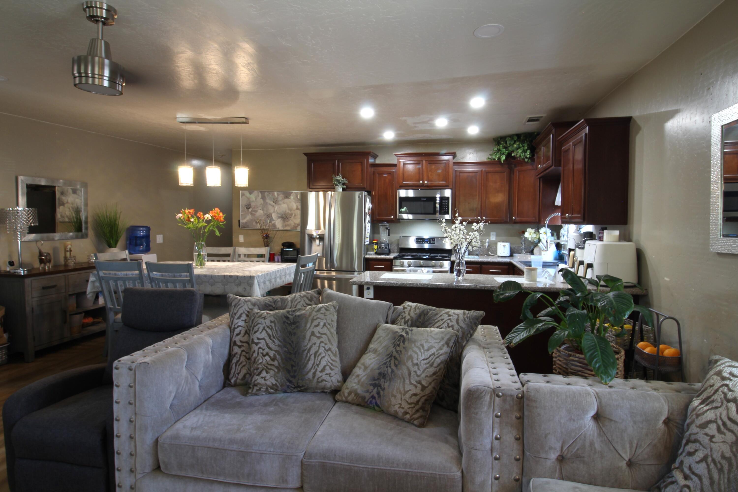 241 S F St, Tulare, CA 93274