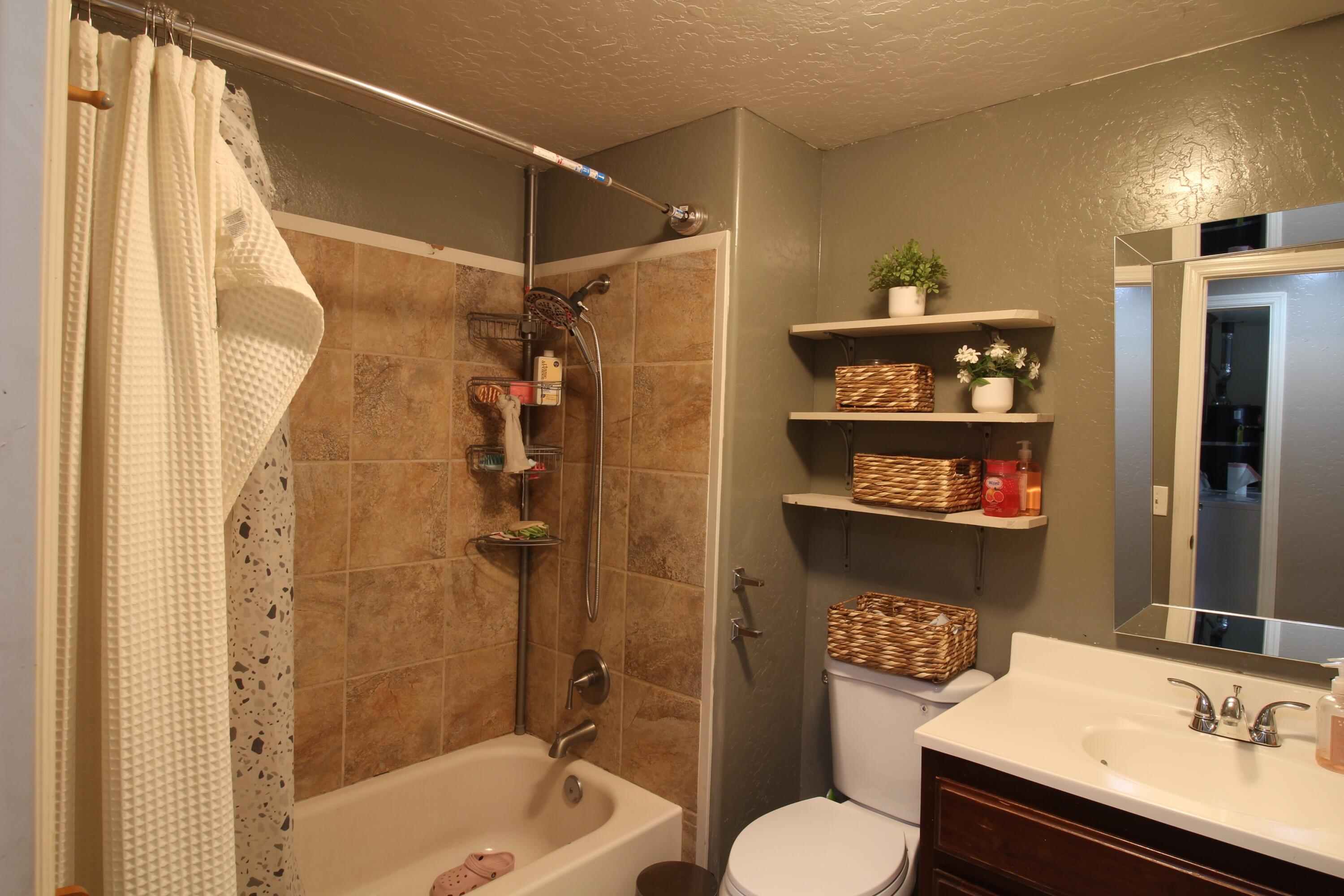 241 S F St, Tulare, CA 93274