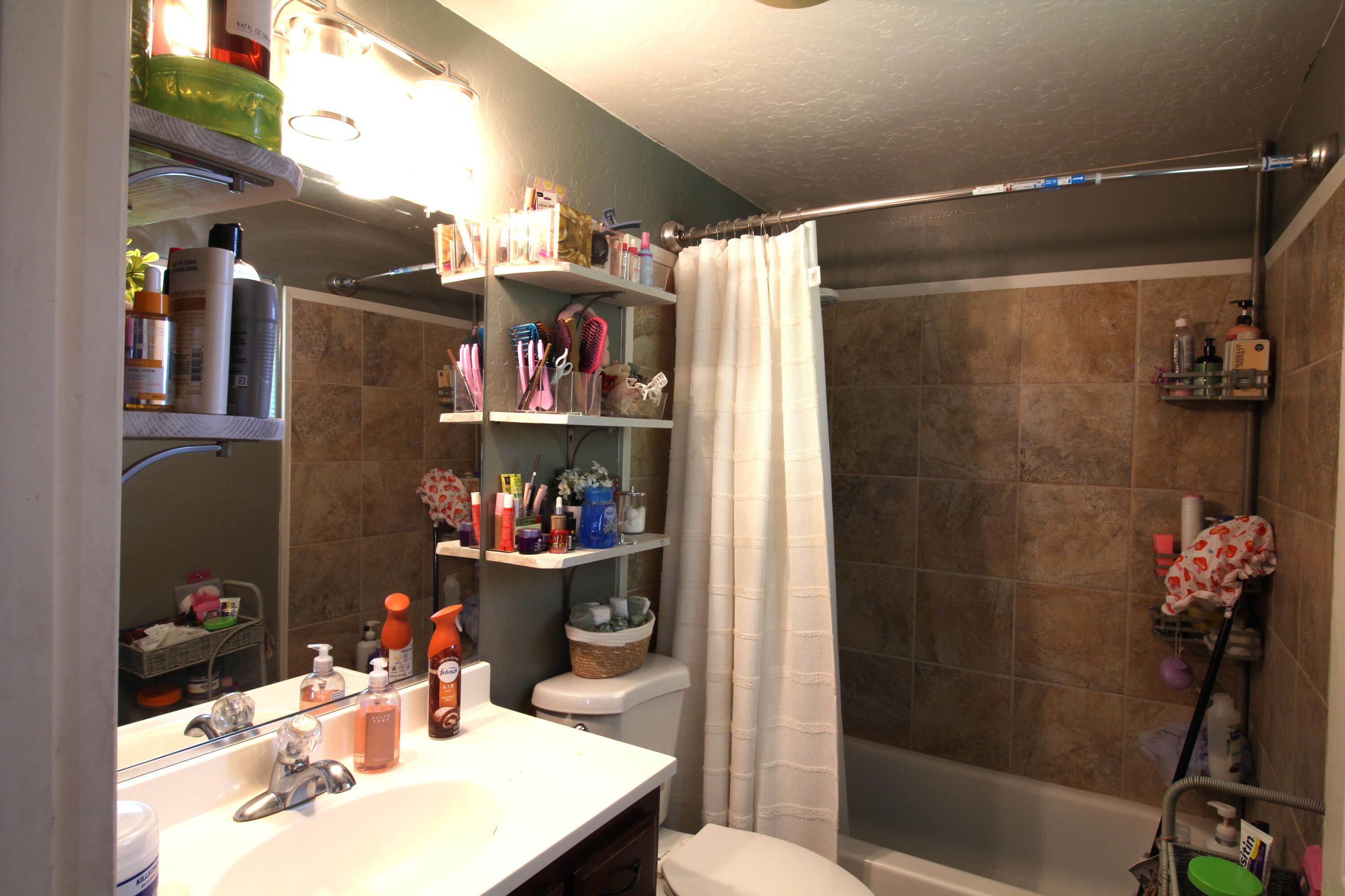 241 S F St, Tulare, CA 93274