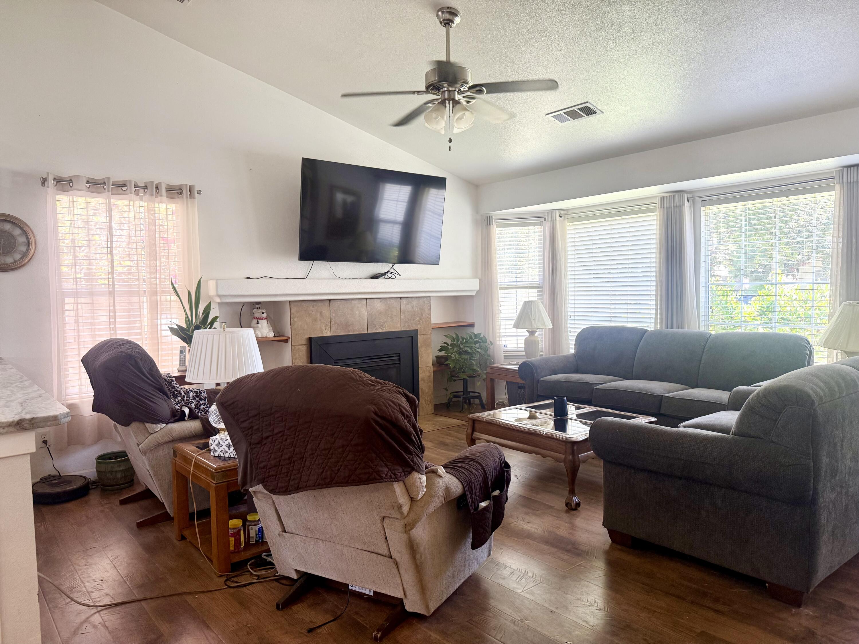 1535 Hartley Ave, Farmersville, CA 93223