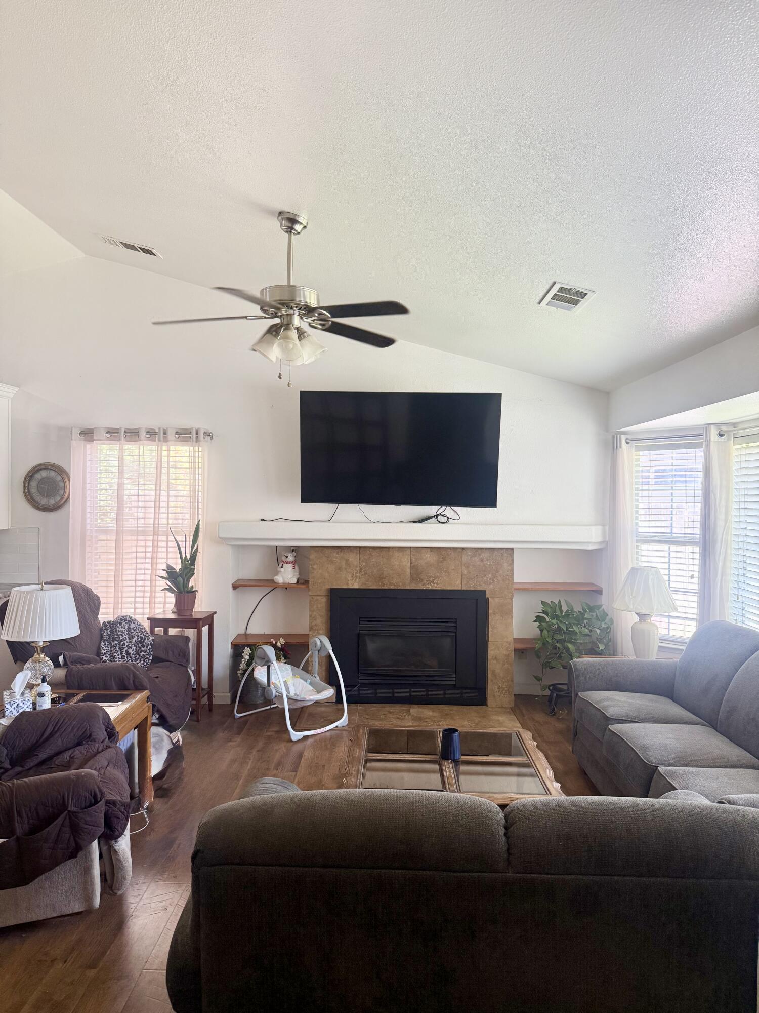 1535 Hartley Ave, Farmersville, CA 93223