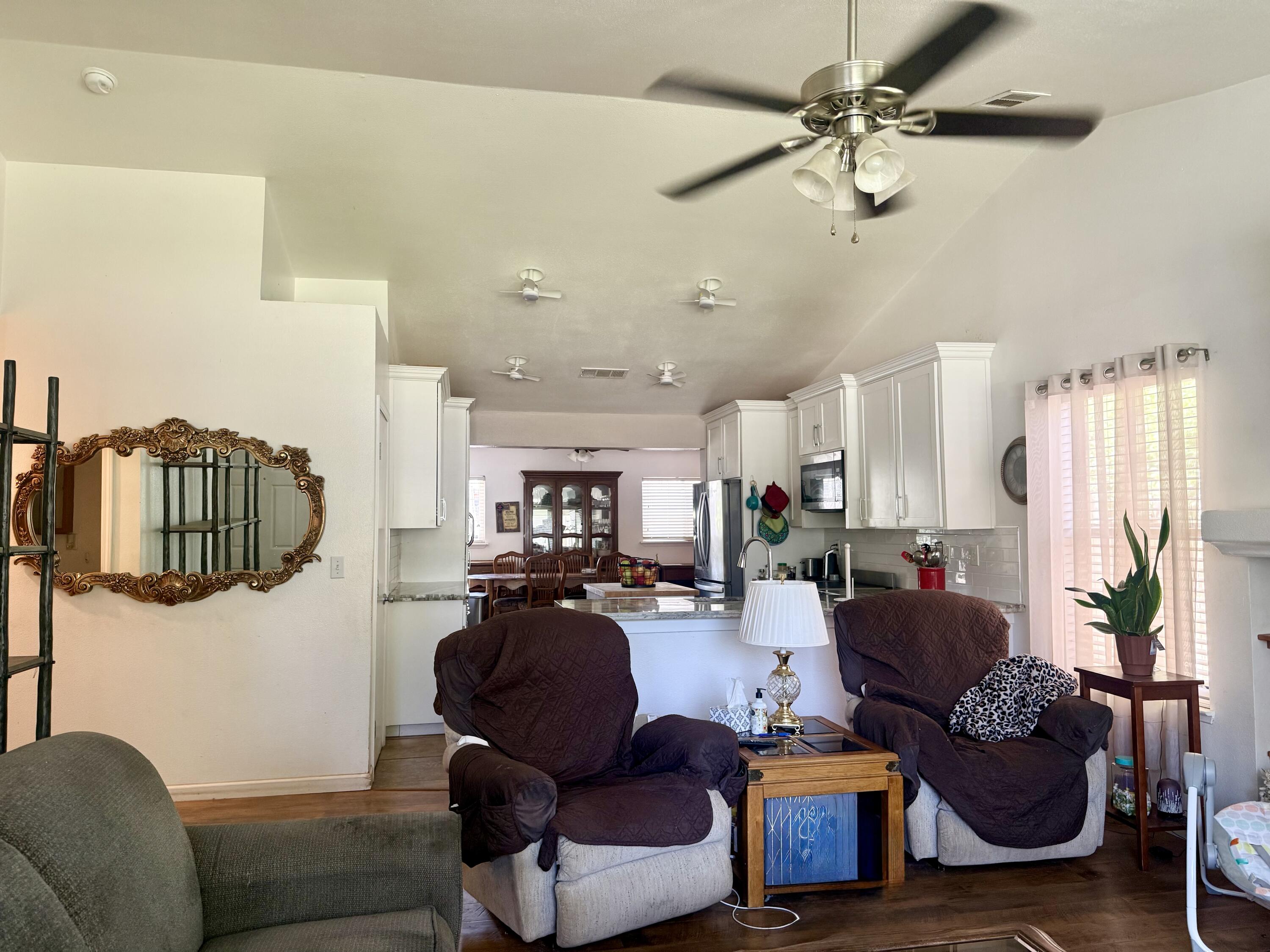 1535 Hartley Ave, Farmersville, CA 93223