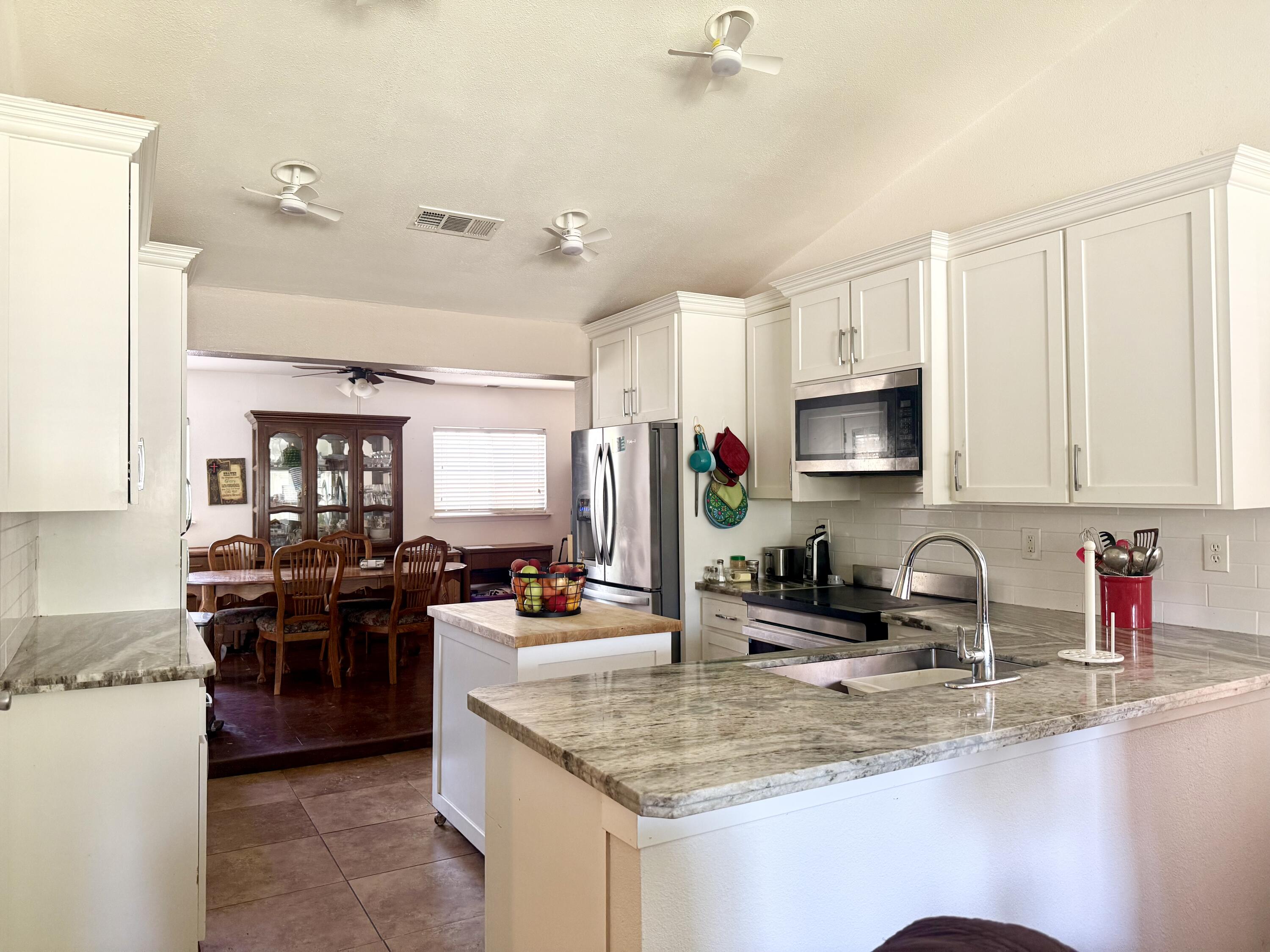 1535 Hartley Ave, Farmersville, CA 93223