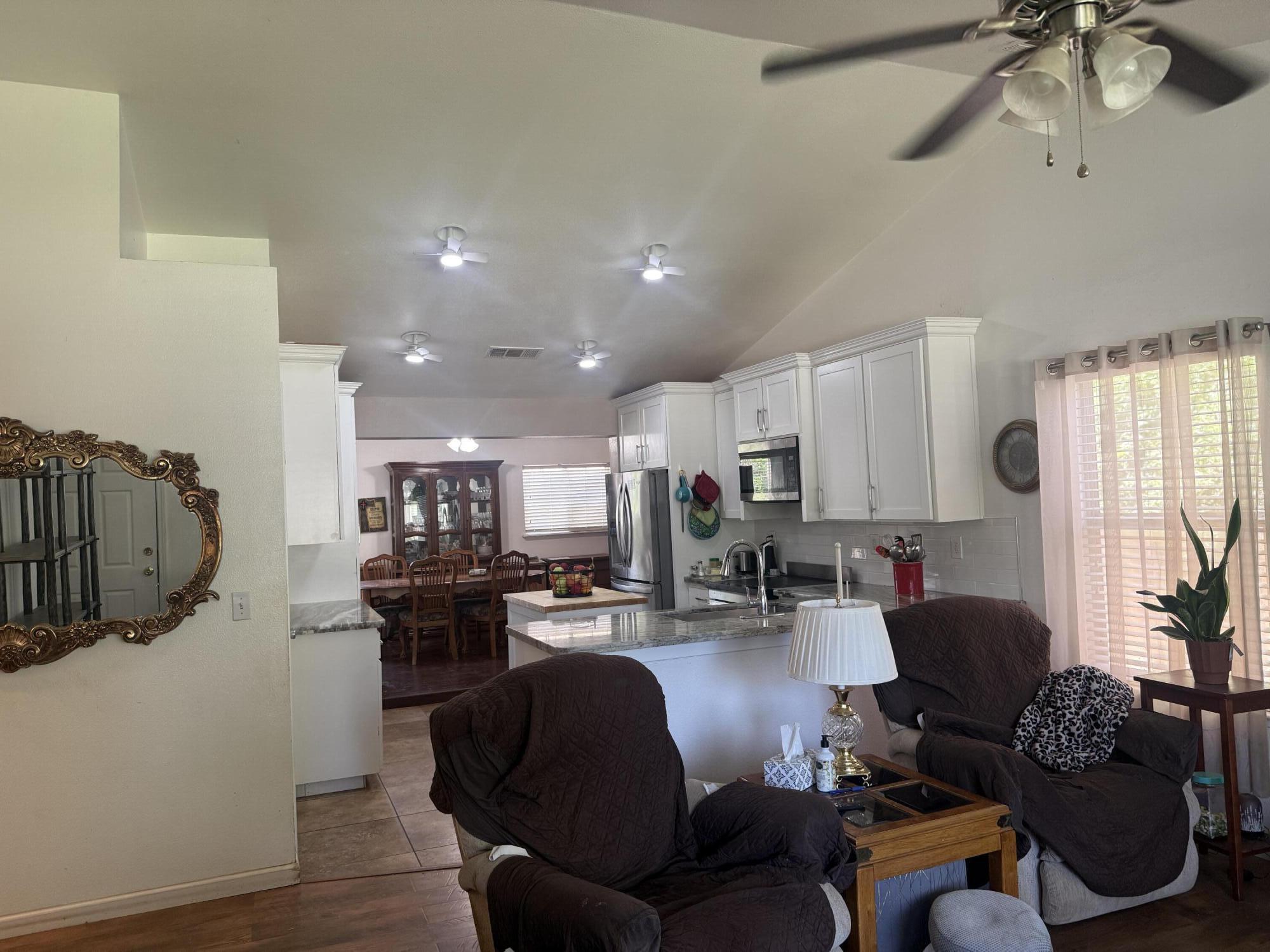 1535 Hartley Ave, Farmersville, CA 93223