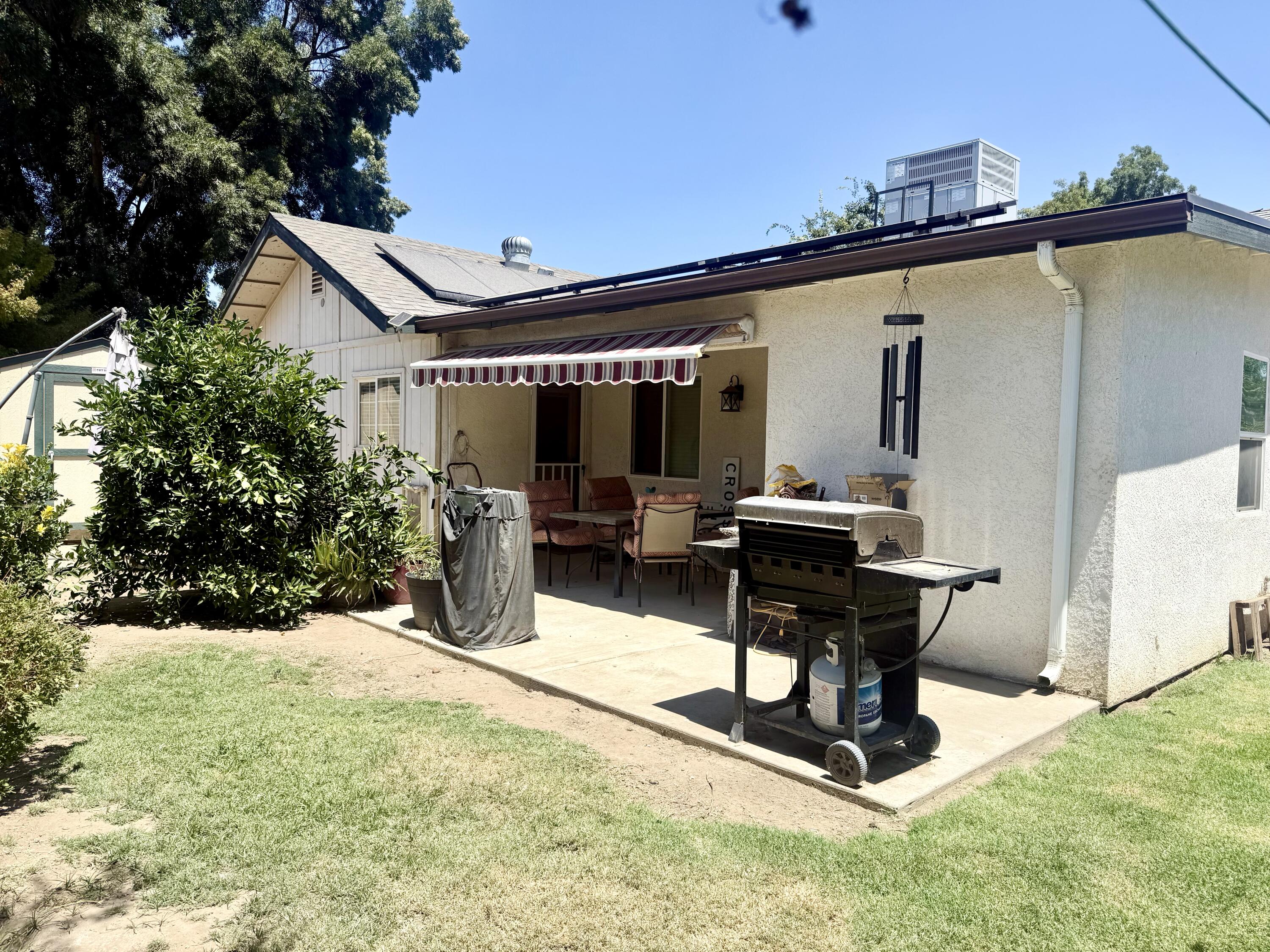 1535 Hartley Ave, Farmersville, CA 93223