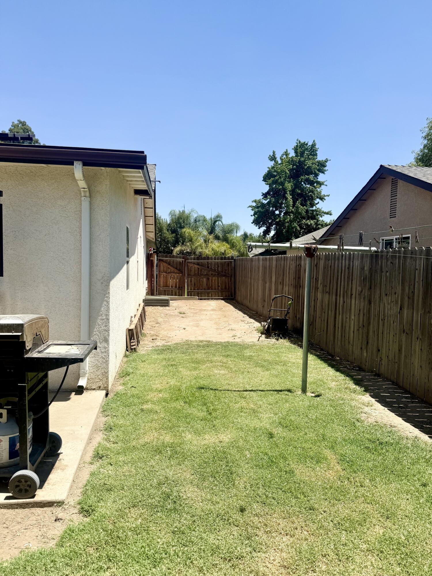 1535 Hartley Ave, Farmersville, CA 93223