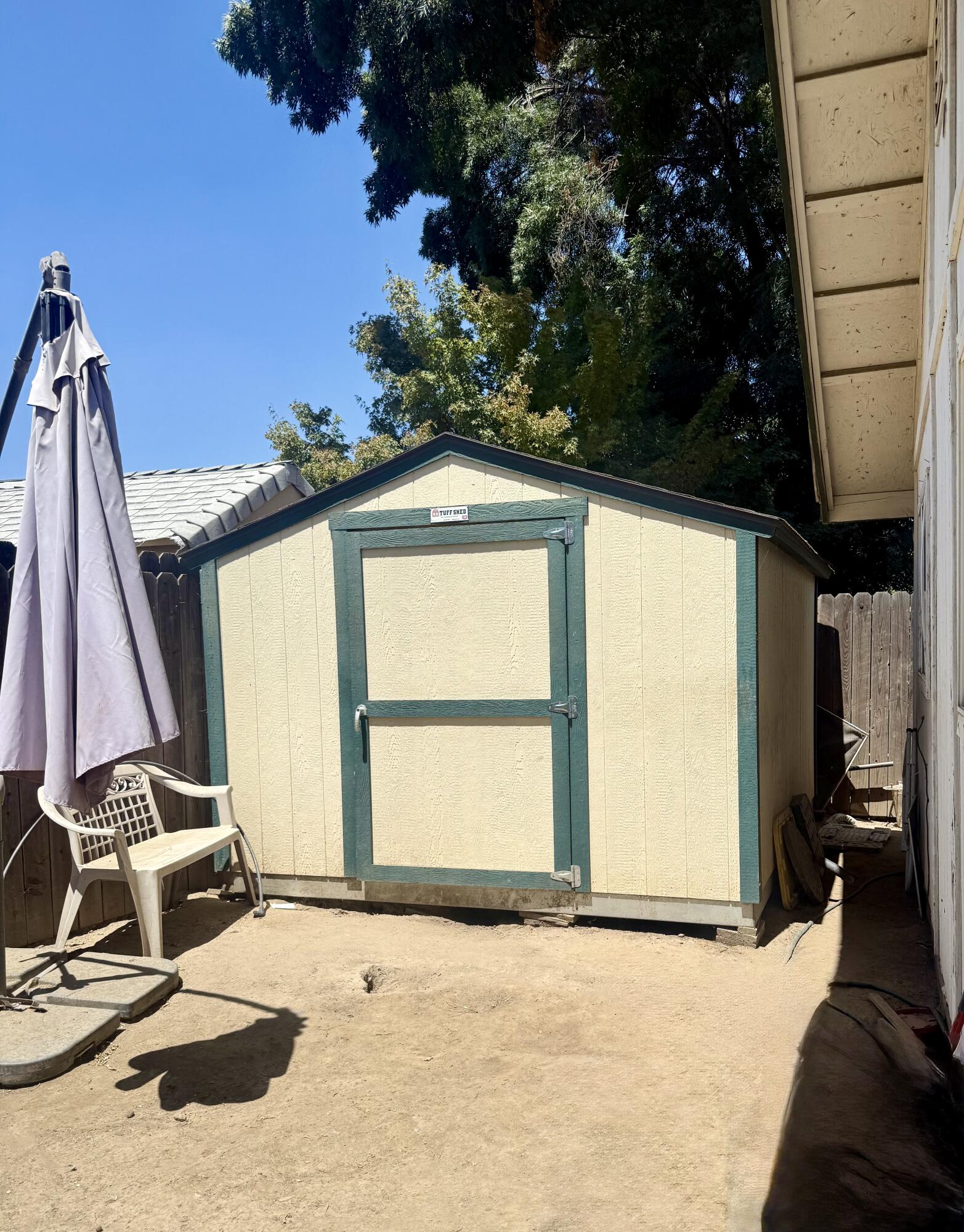 1535 Hartley Ave, Farmersville, CA 93223