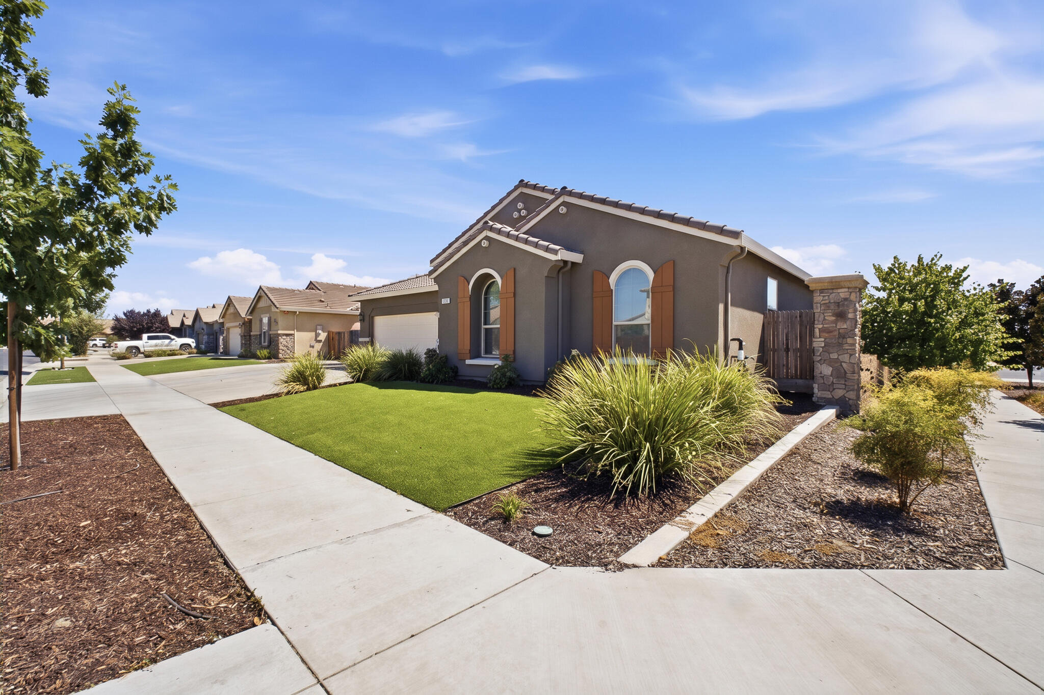 1609 W Lipson Ave, Visalia, CA 93291