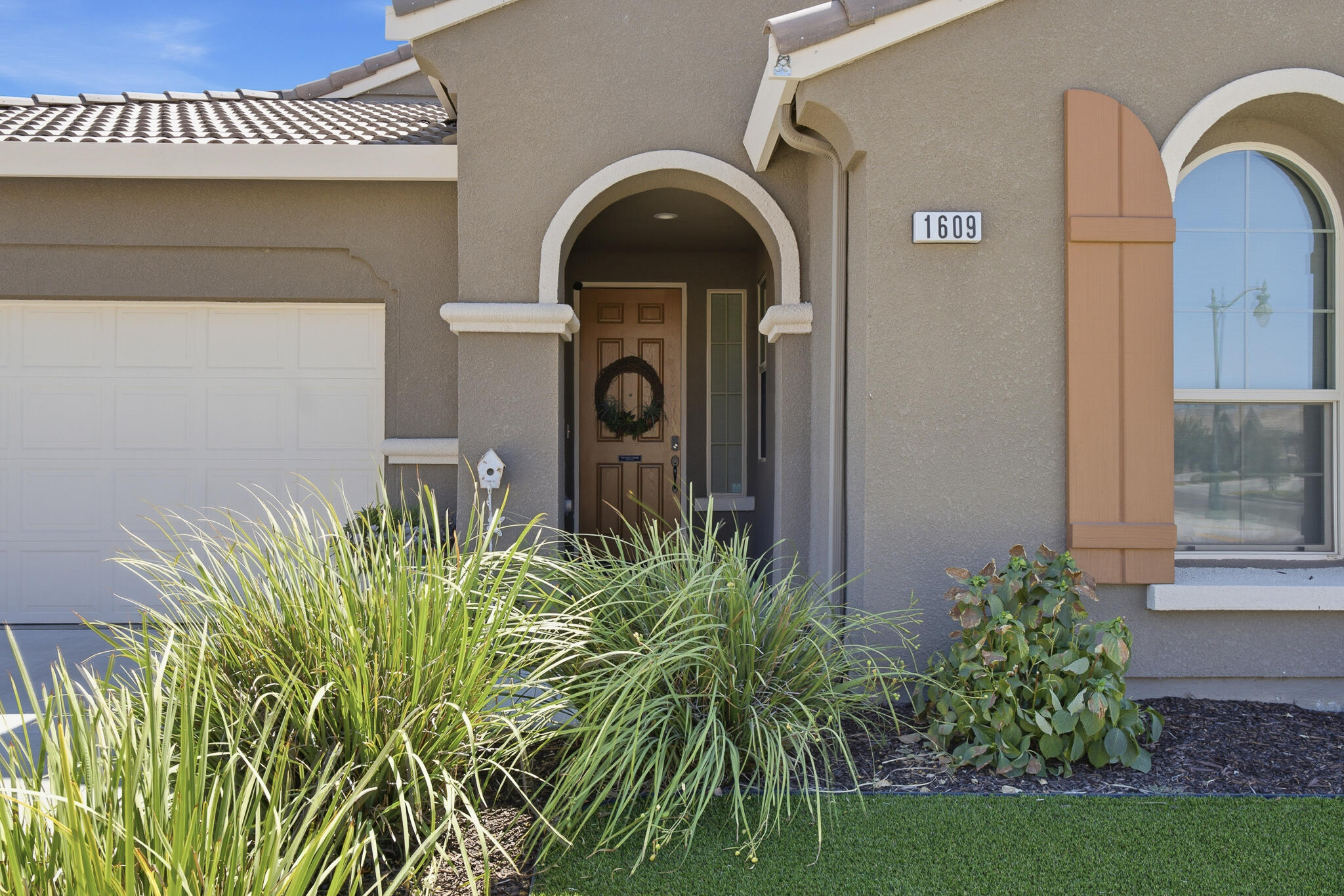 1609 W Lipson Ave, Visalia, CA 93291
