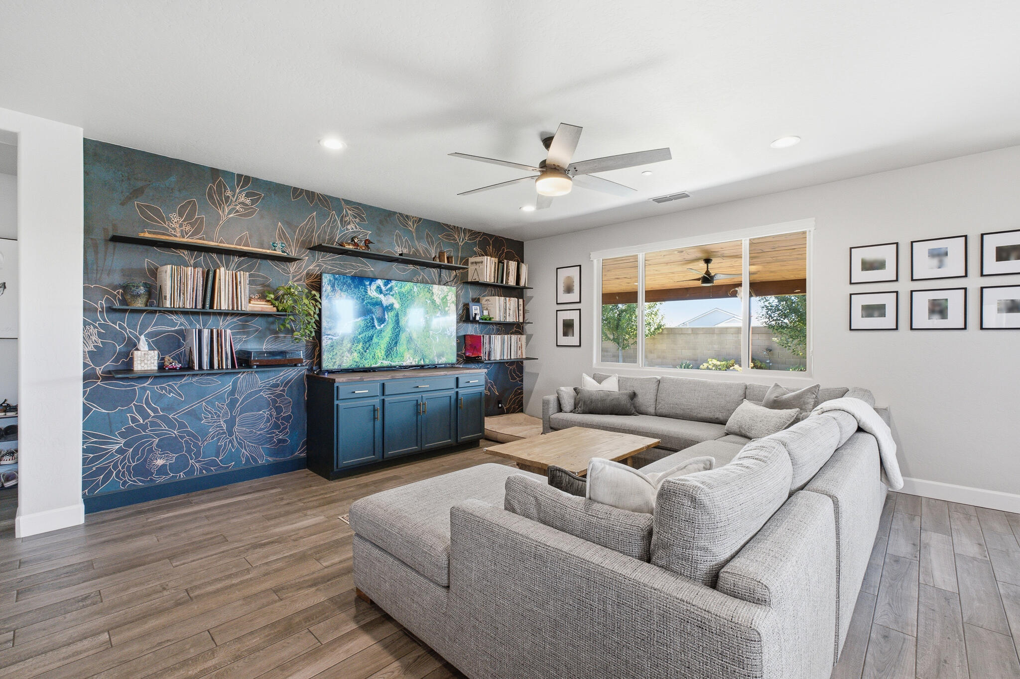 1609 W Lipson Ave, Visalia, CA 93291