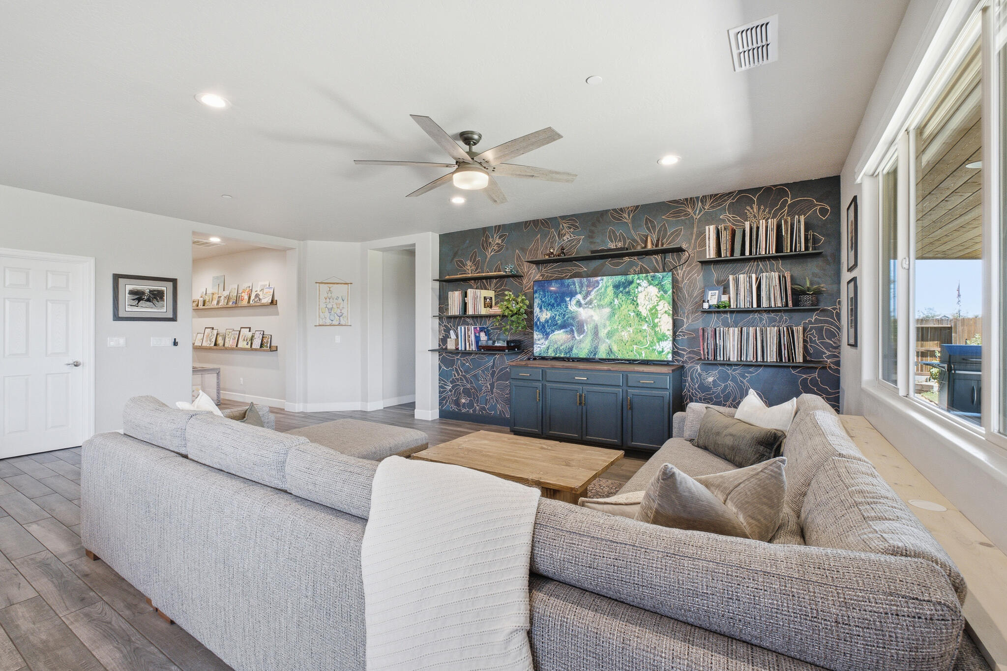 1609 W Lipson Ave, Visalia, CA 93291