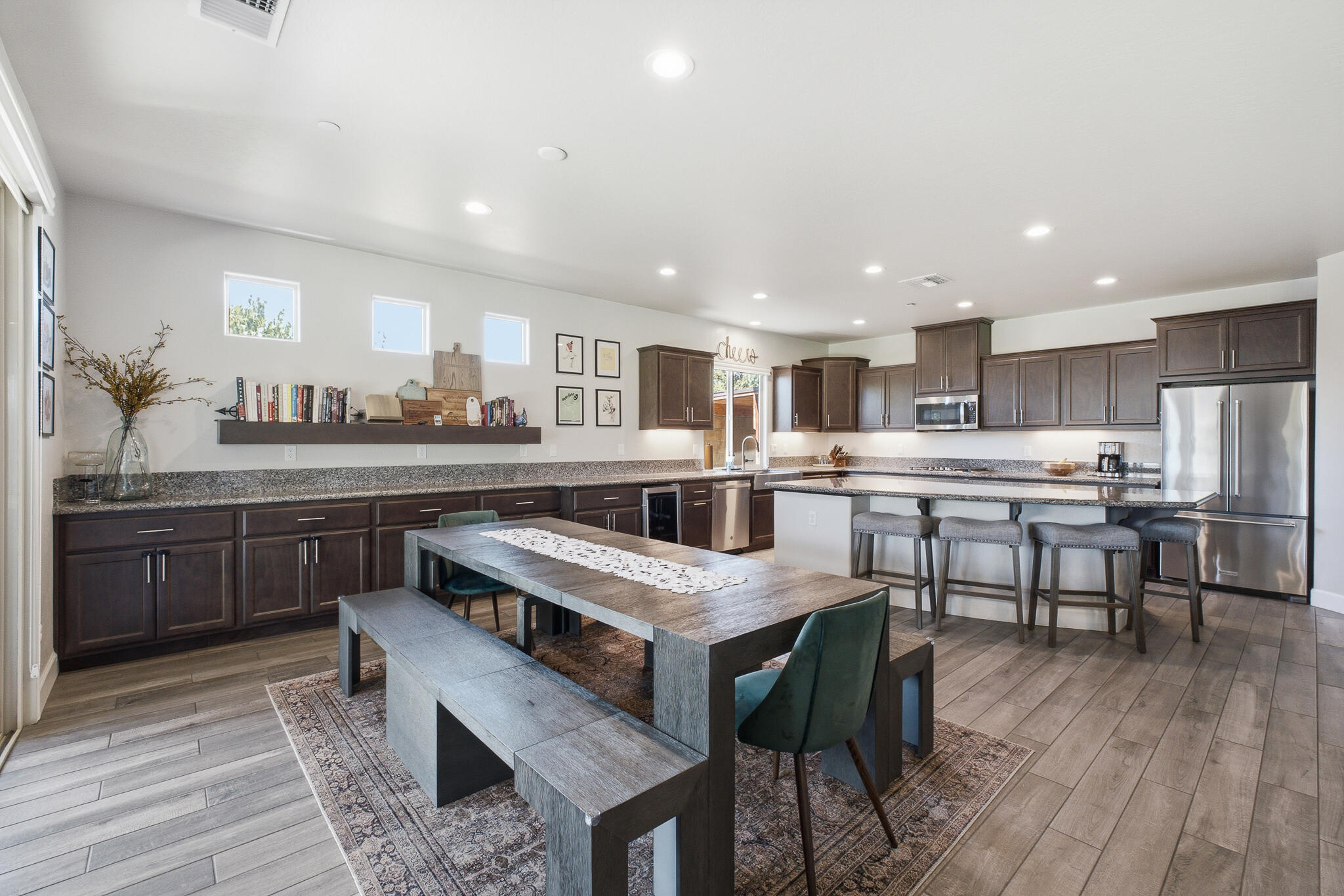 1609 W Lipson Ave, Visalia, CA 93291