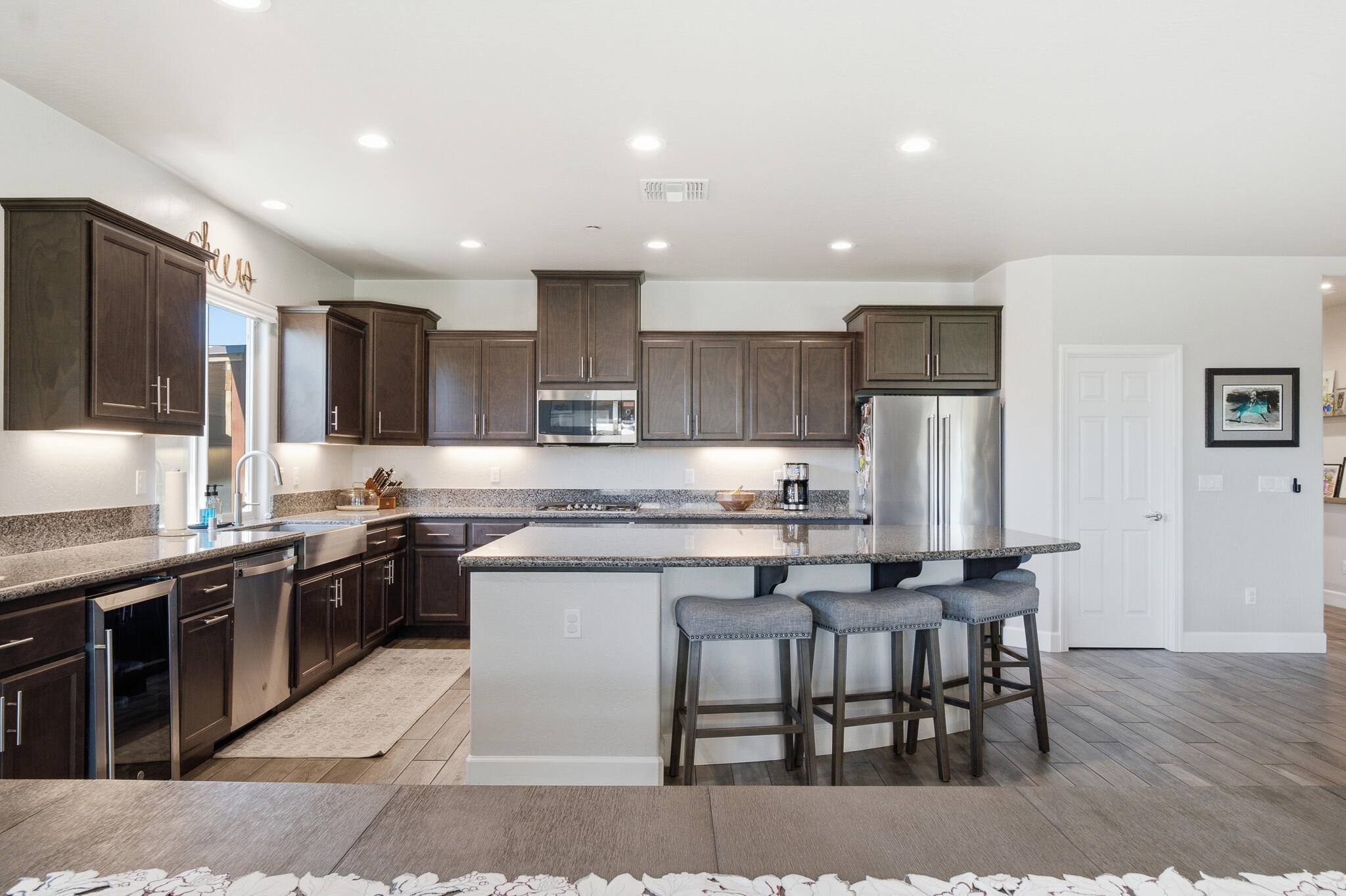 1609 W Lipson Ave, Visalia, CA 93291