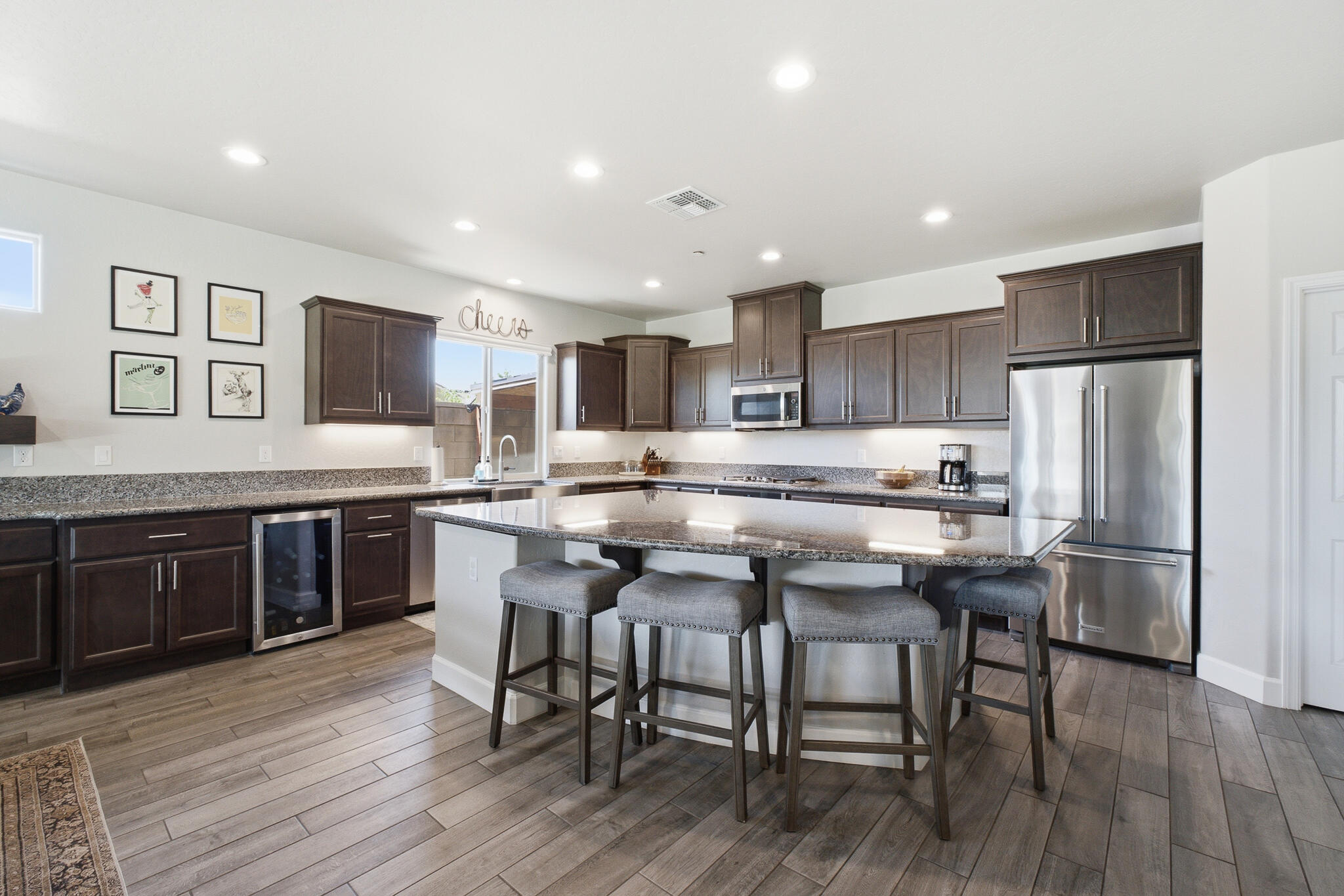 1609 W Lipson Ave, Visalia, CA 93291