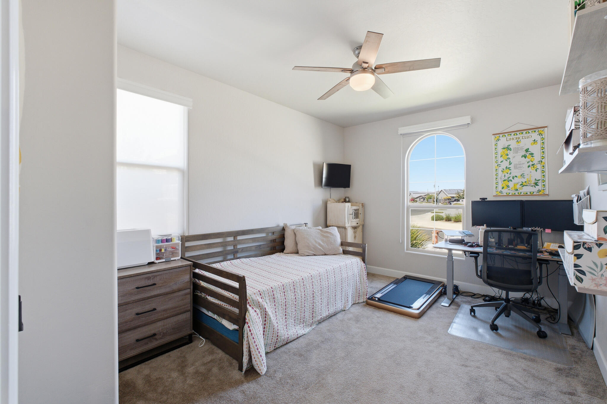 1609 W Lipson Ave, Visalia, CA 93291