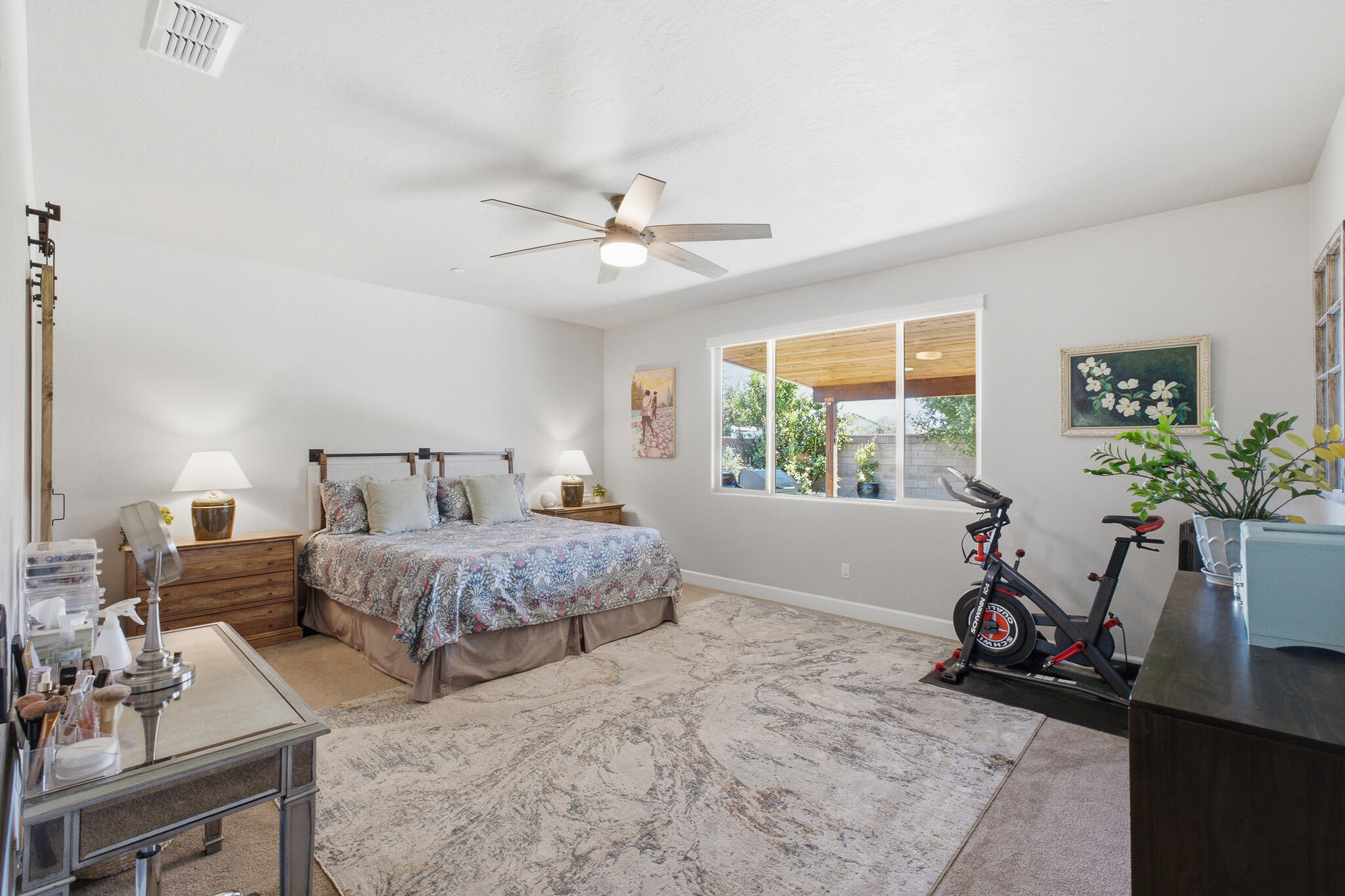 1609 W Lipson Ave, Visalia, CA 93291