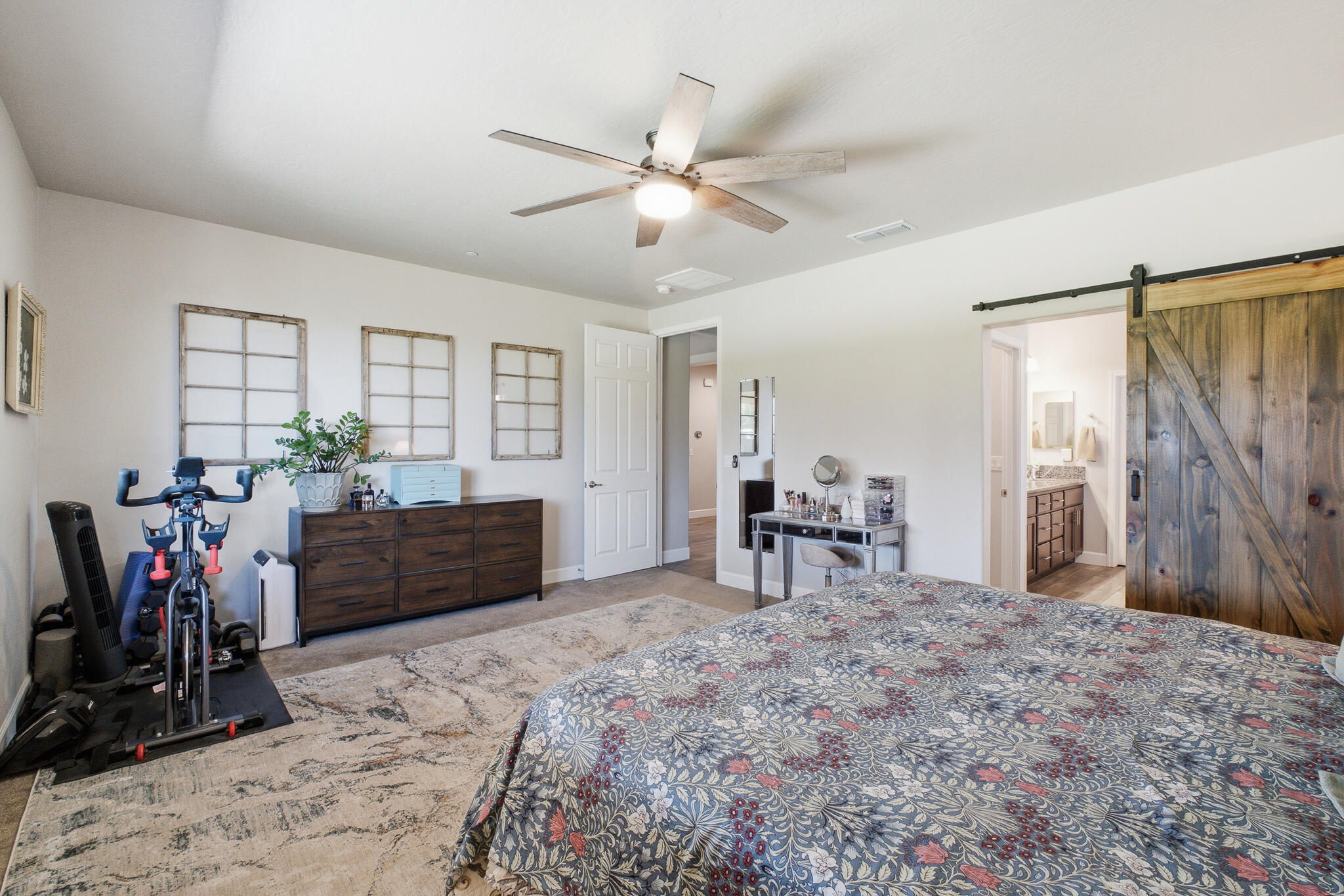 1609 W Lipson Ave, Visalia, CA 93291