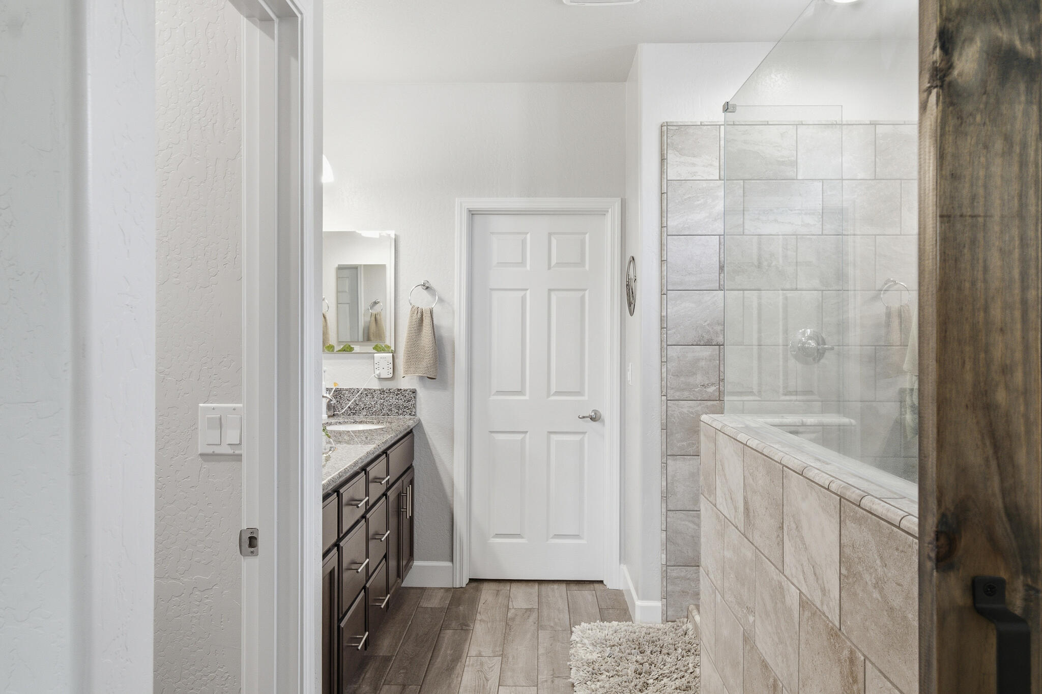 1609 W Lipson Ave, Visalia, CA 93291