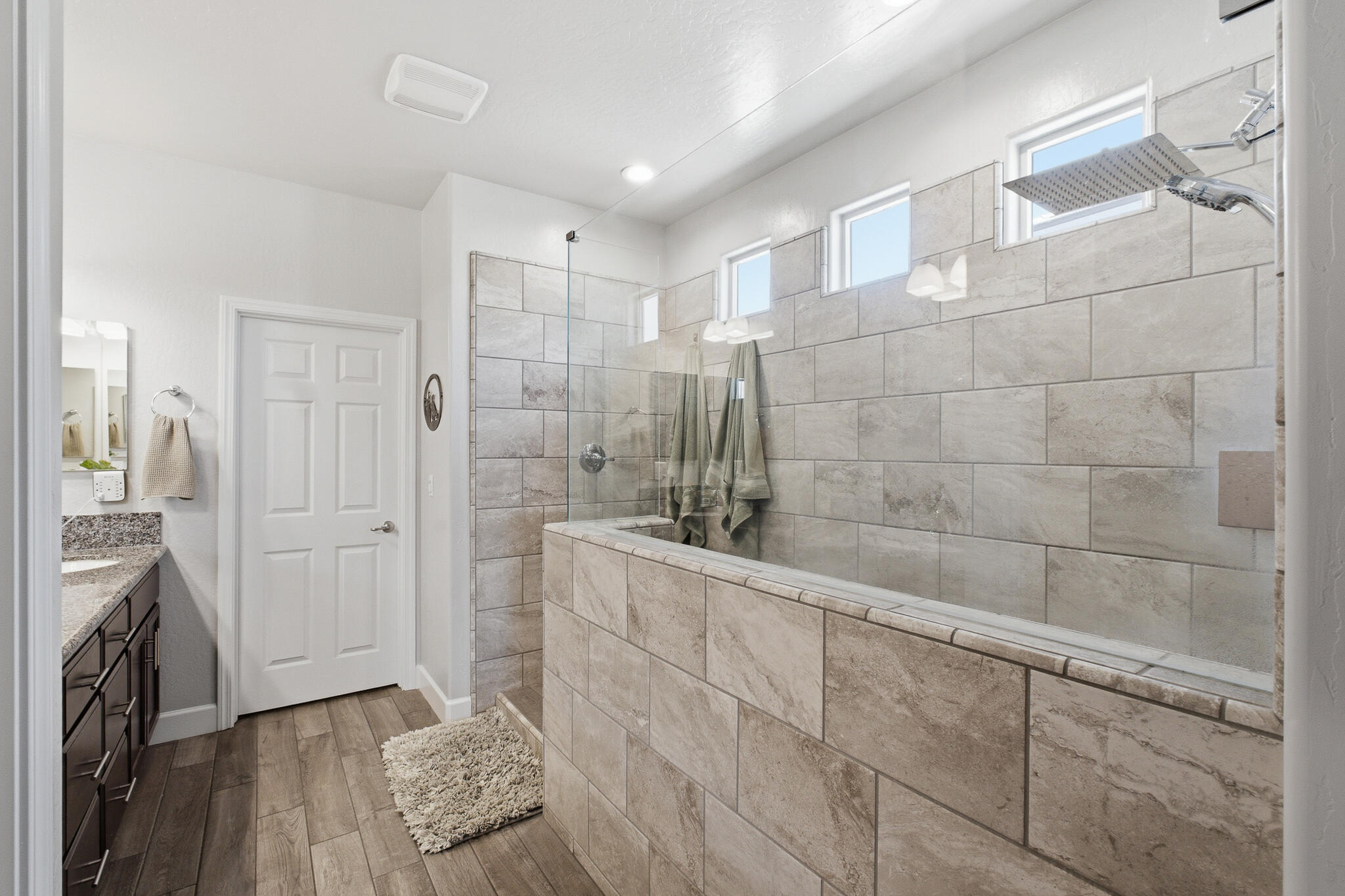 1609 W Lipson Ave, Visalia, CA 93291