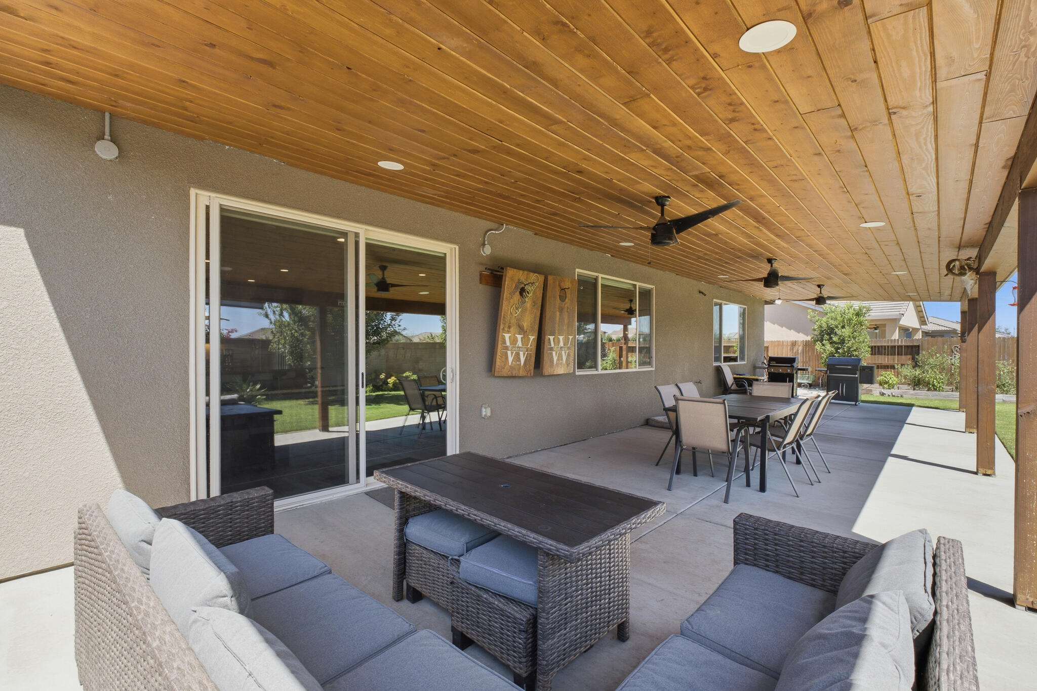 1609 W Lipson Ave, Visalia, CA 93291