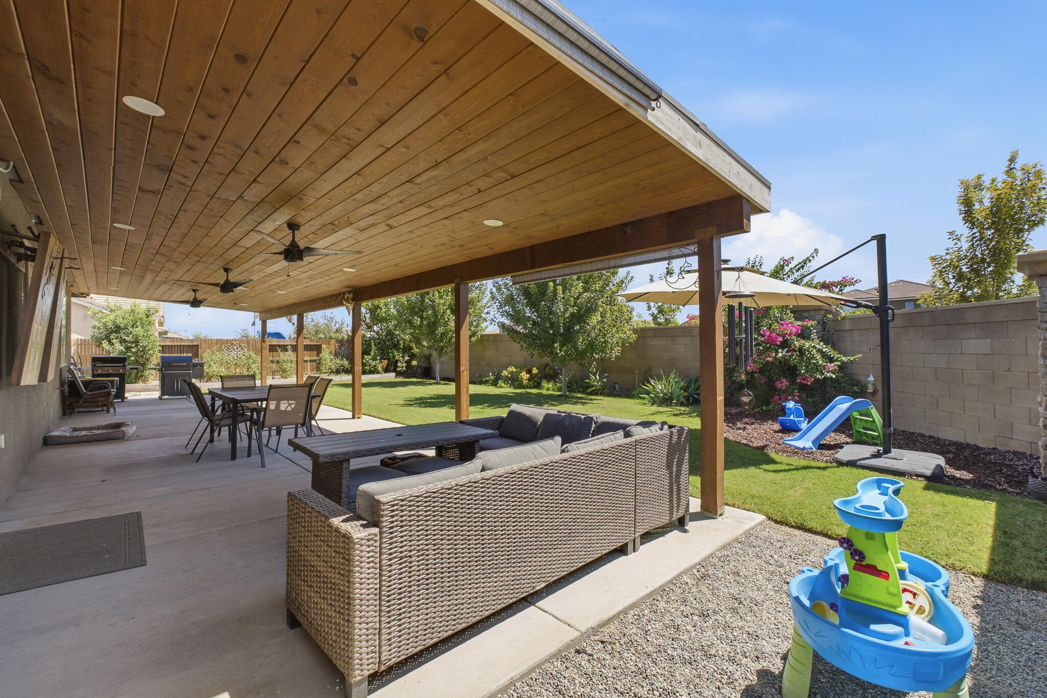 1609 W Lipson Ave, Visalia, CA 93291