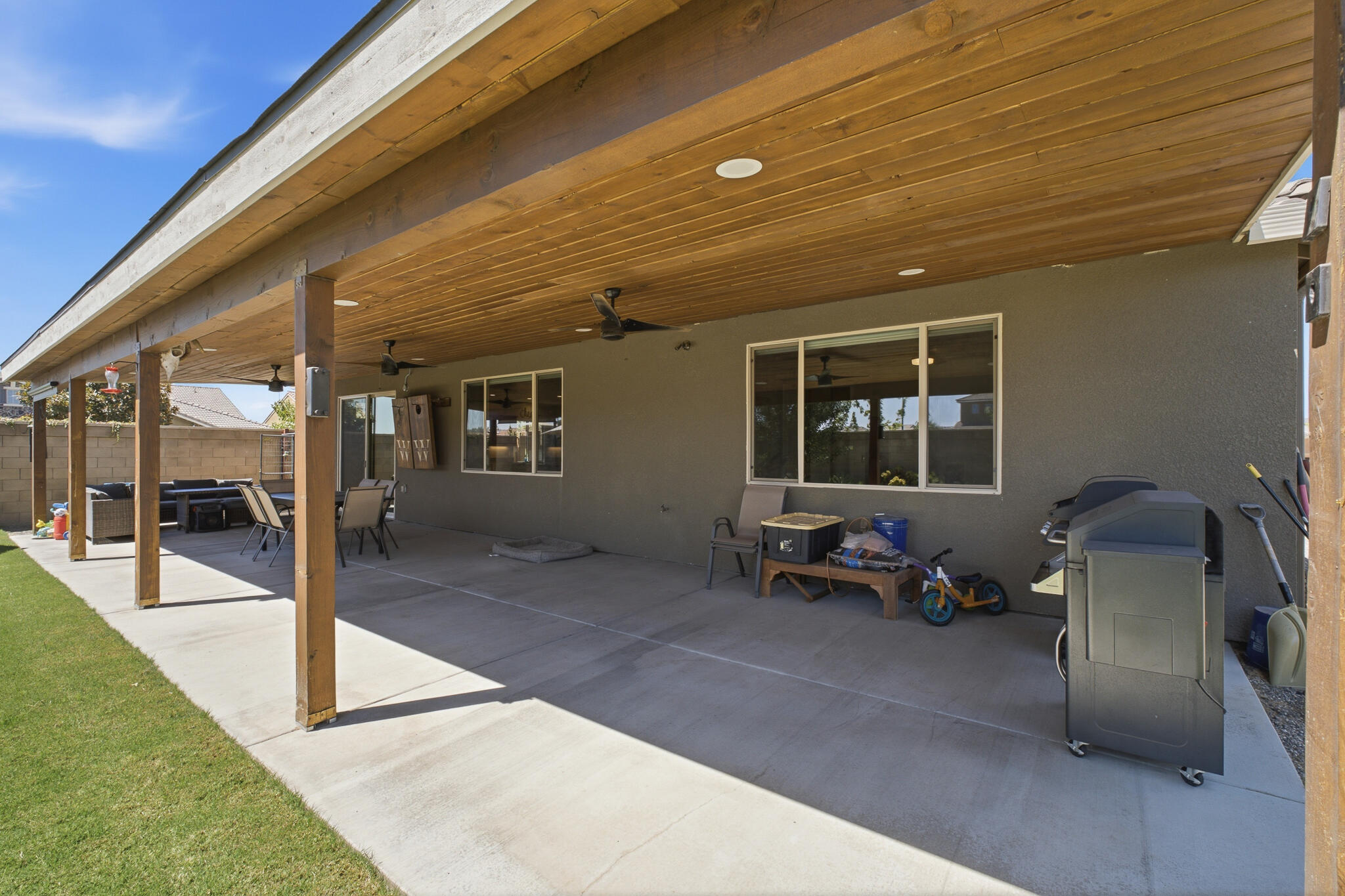 1609 W Lipson Ave, Visalia, CA 93291