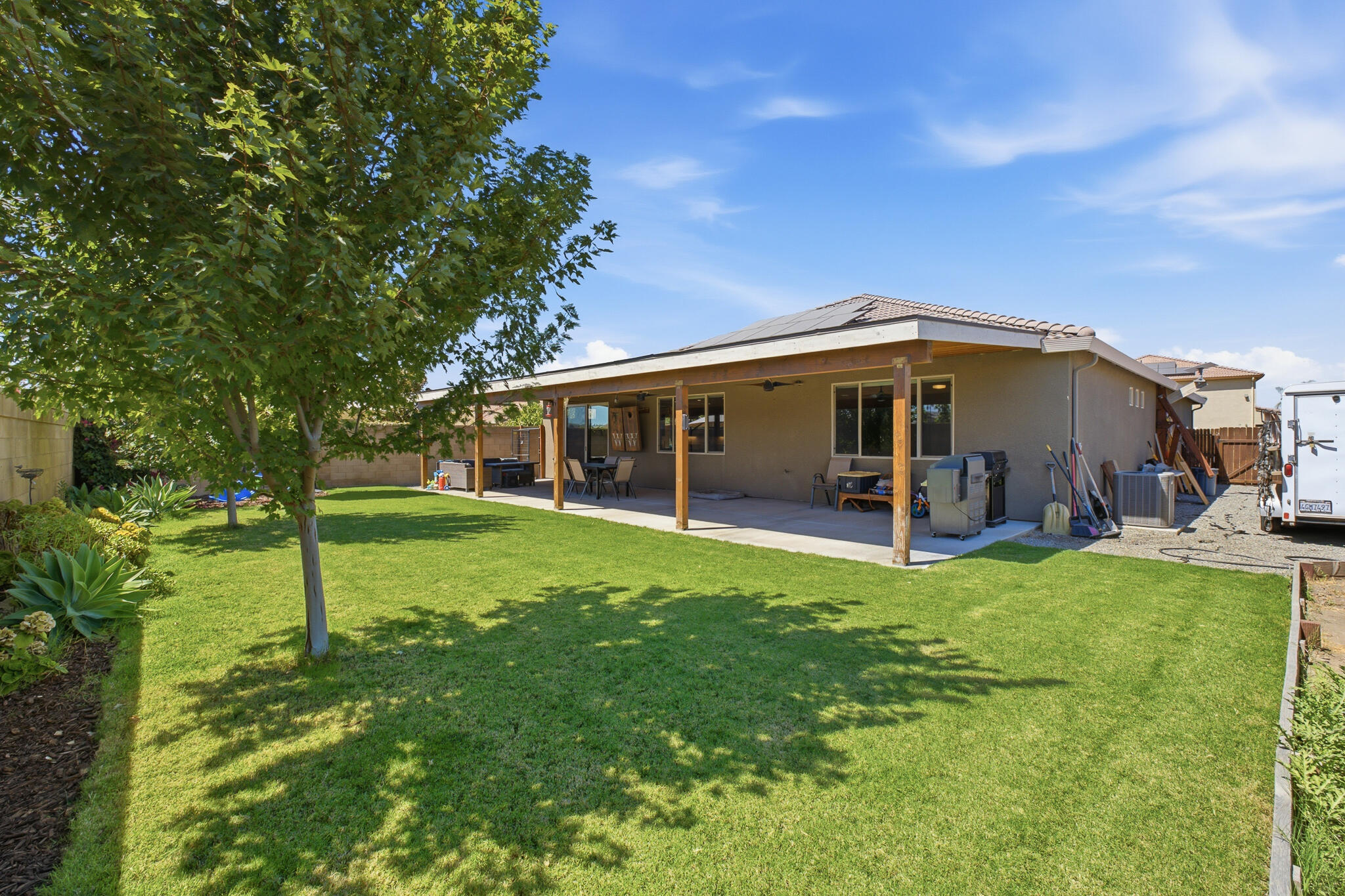1609 W Lipson Ave, Visalia, CA 93291