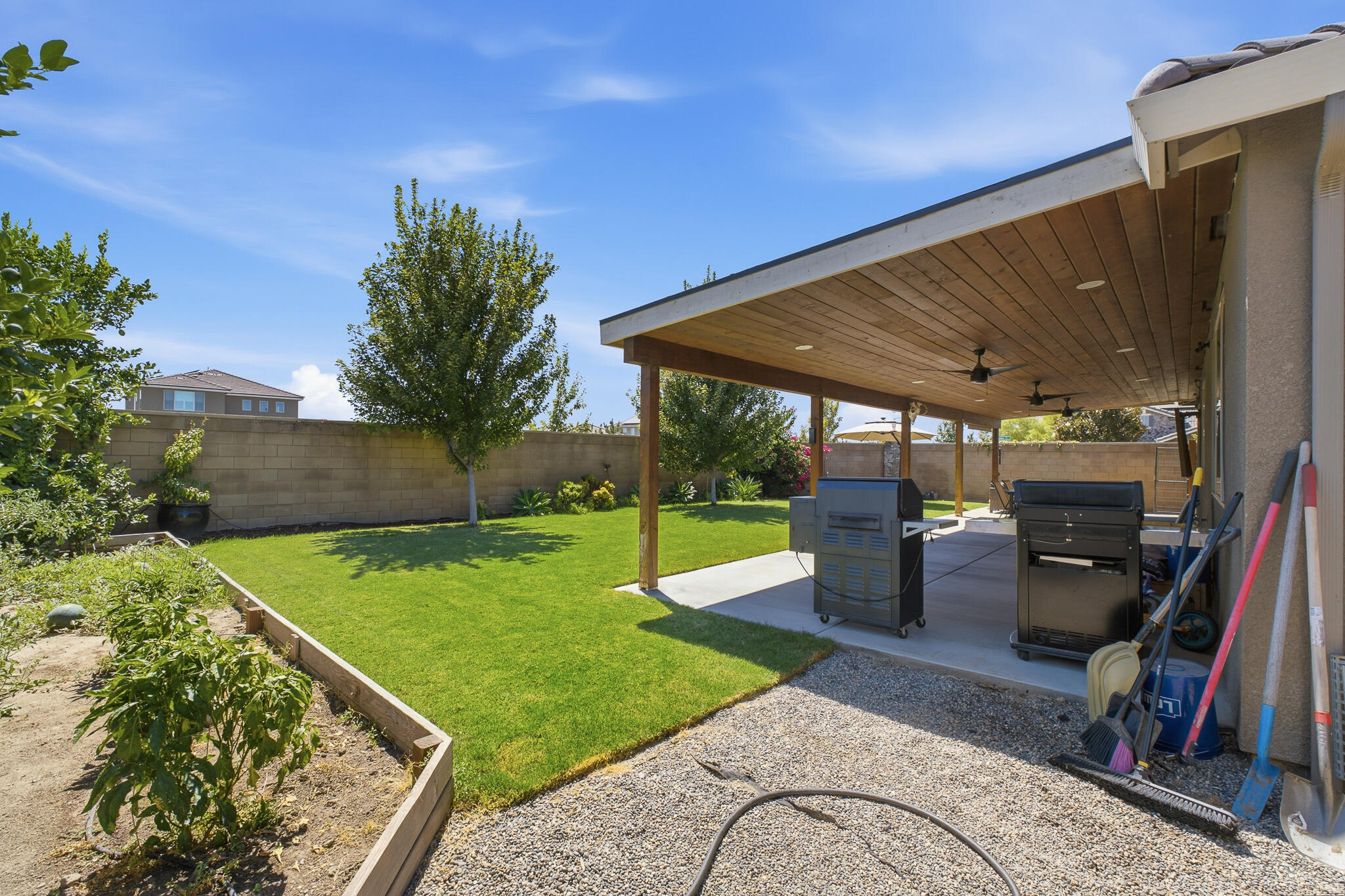 1609 W Lipson Ave, Visalia, CA 93291