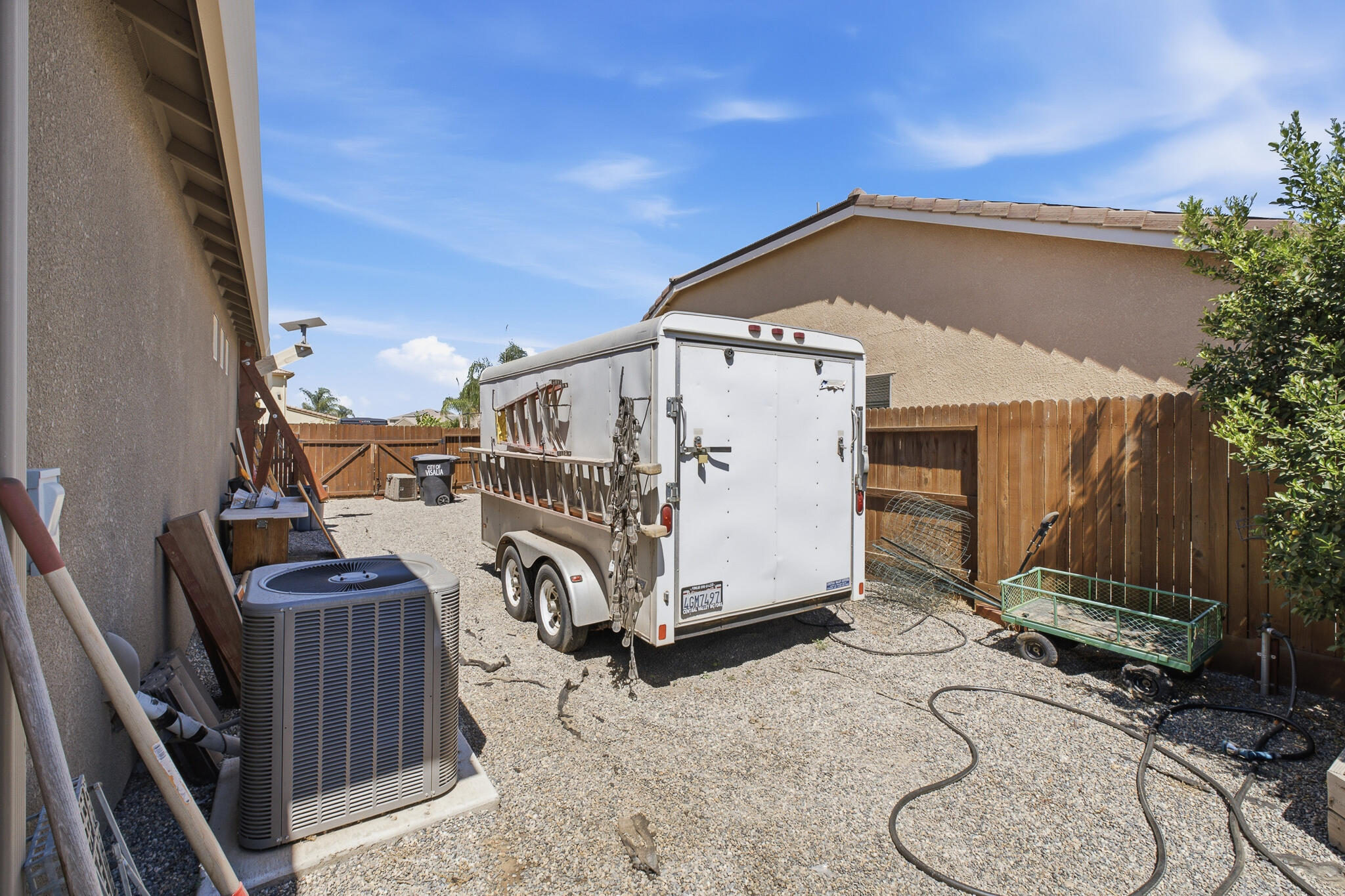1609 W Lipson Ave, Visalia, CA 93291