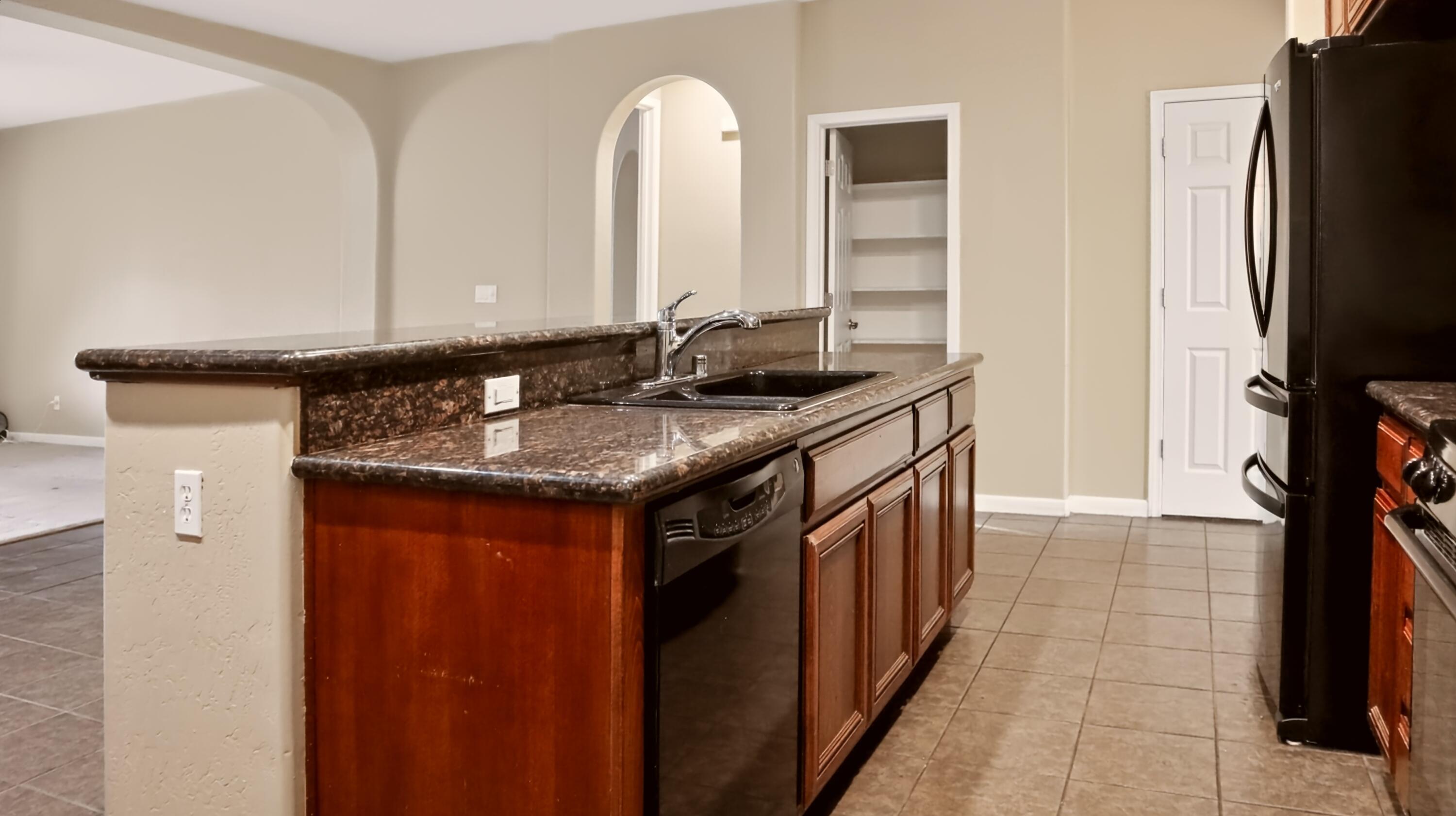 198 Andrews Cir, Tulare, CA 93274