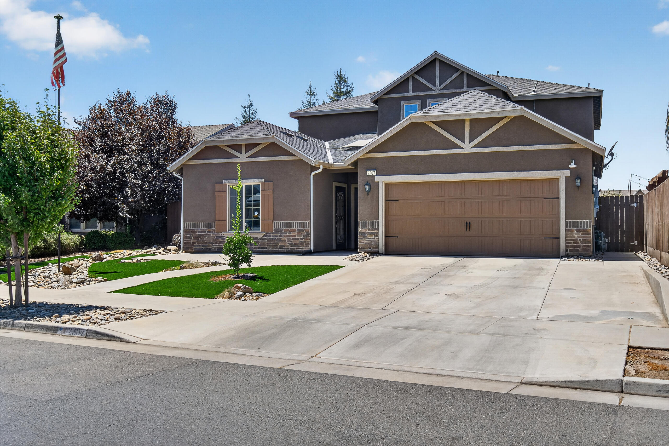 2307 N Divisadero St, Visalia, CA 93291