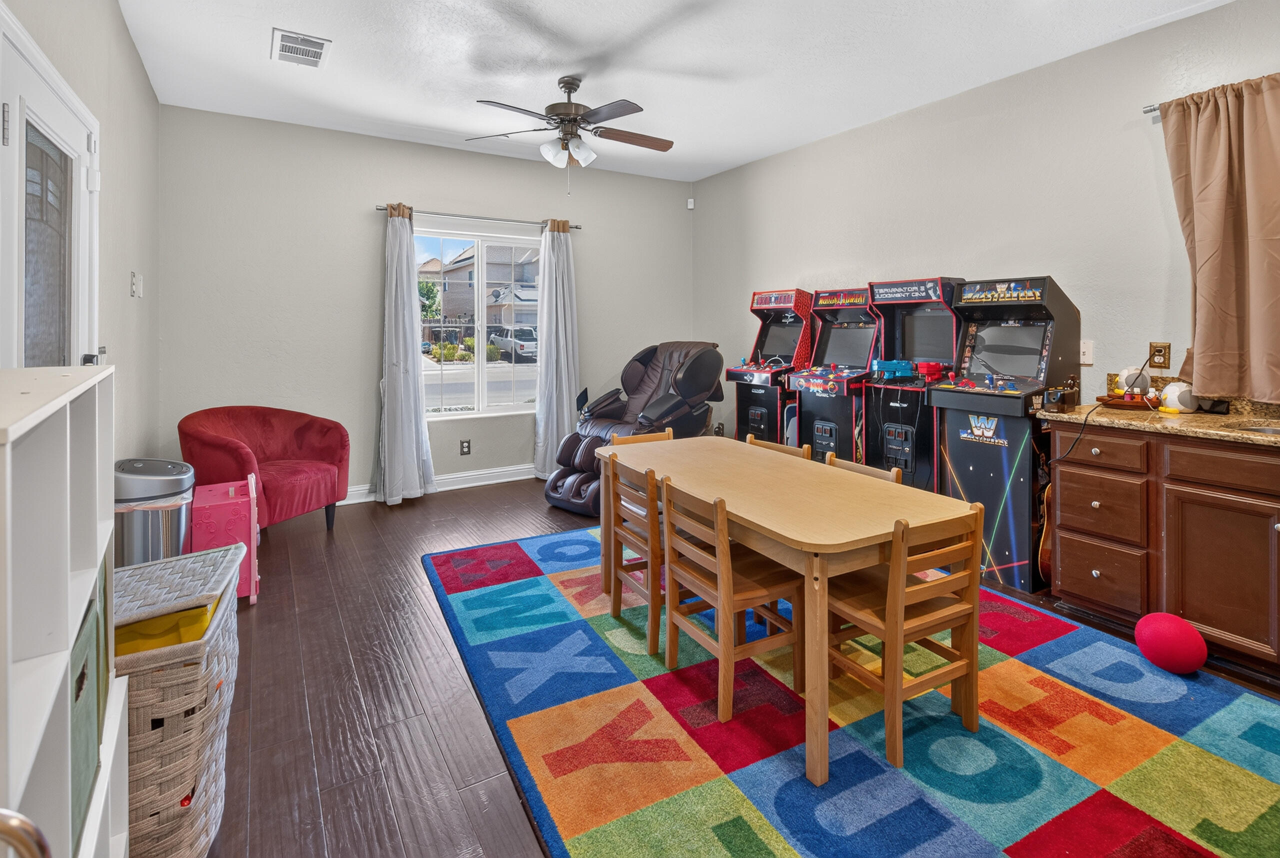 2307 N Divisadero St, Visalia, CA 93291
