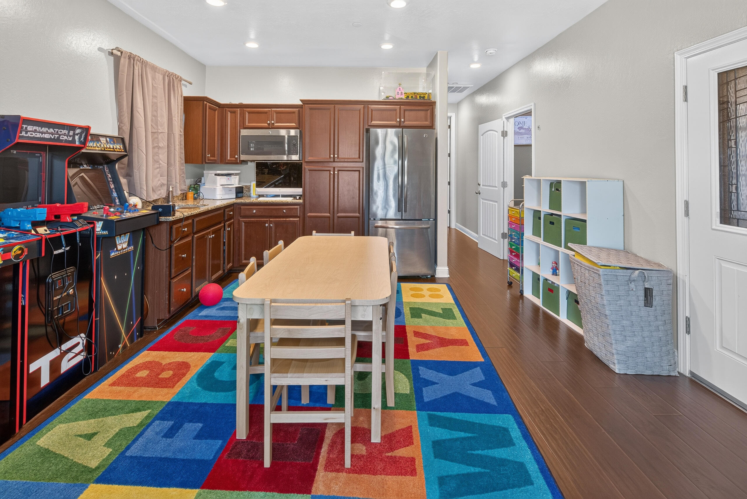 2307 N Divisadero St, Visalia, CA 93291