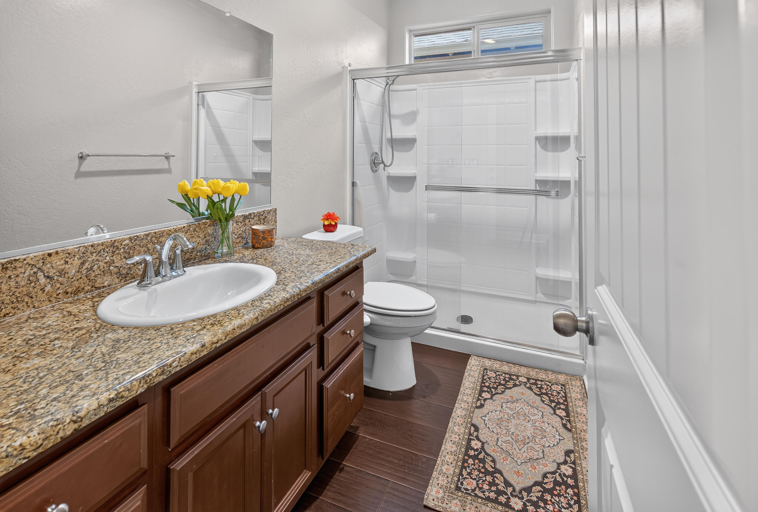 2307 N Divisadero St, Visalia, CA 93291