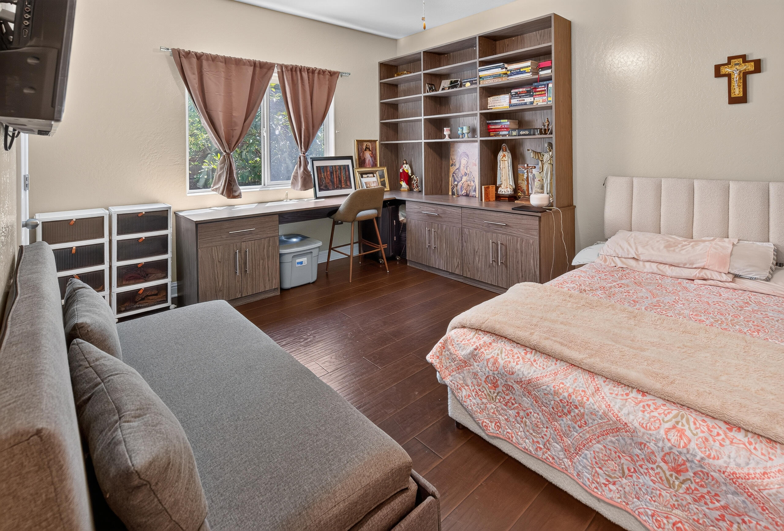2307 N Divisadero St, Visalia, CA 93291