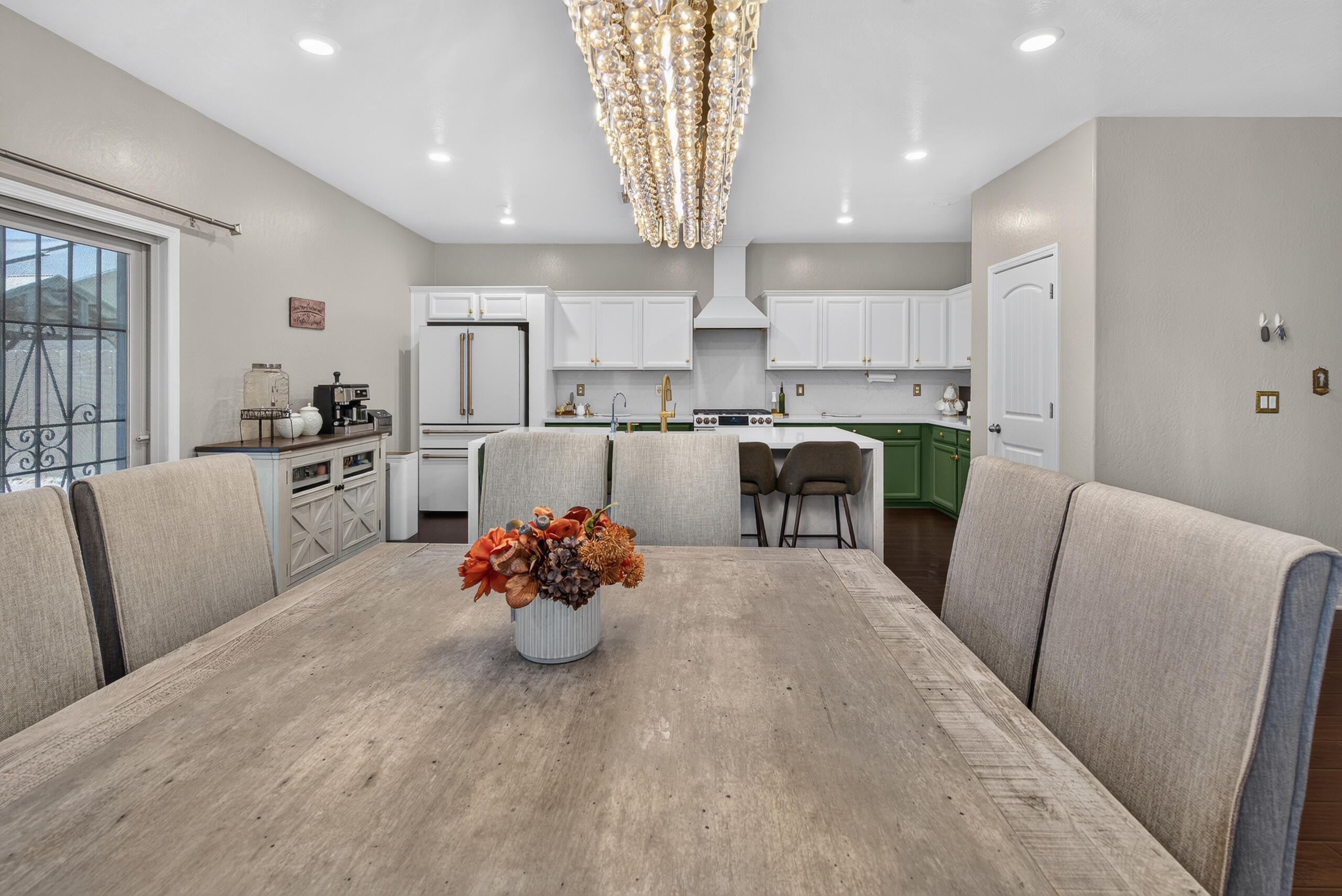 2307 N Divisadero St, Visalia, CA 93291