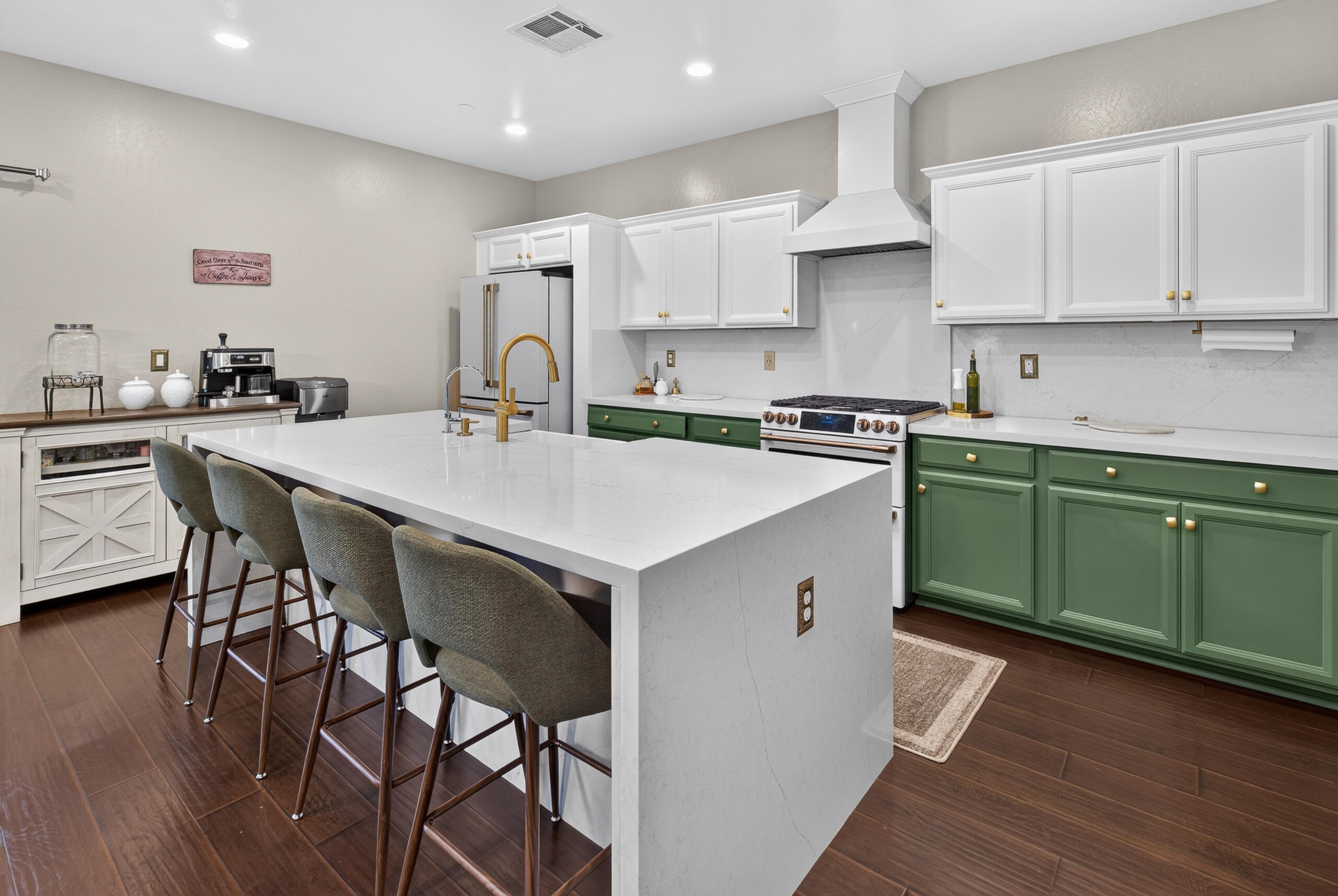2307 N Divisadero St, Visalia, CA 93291