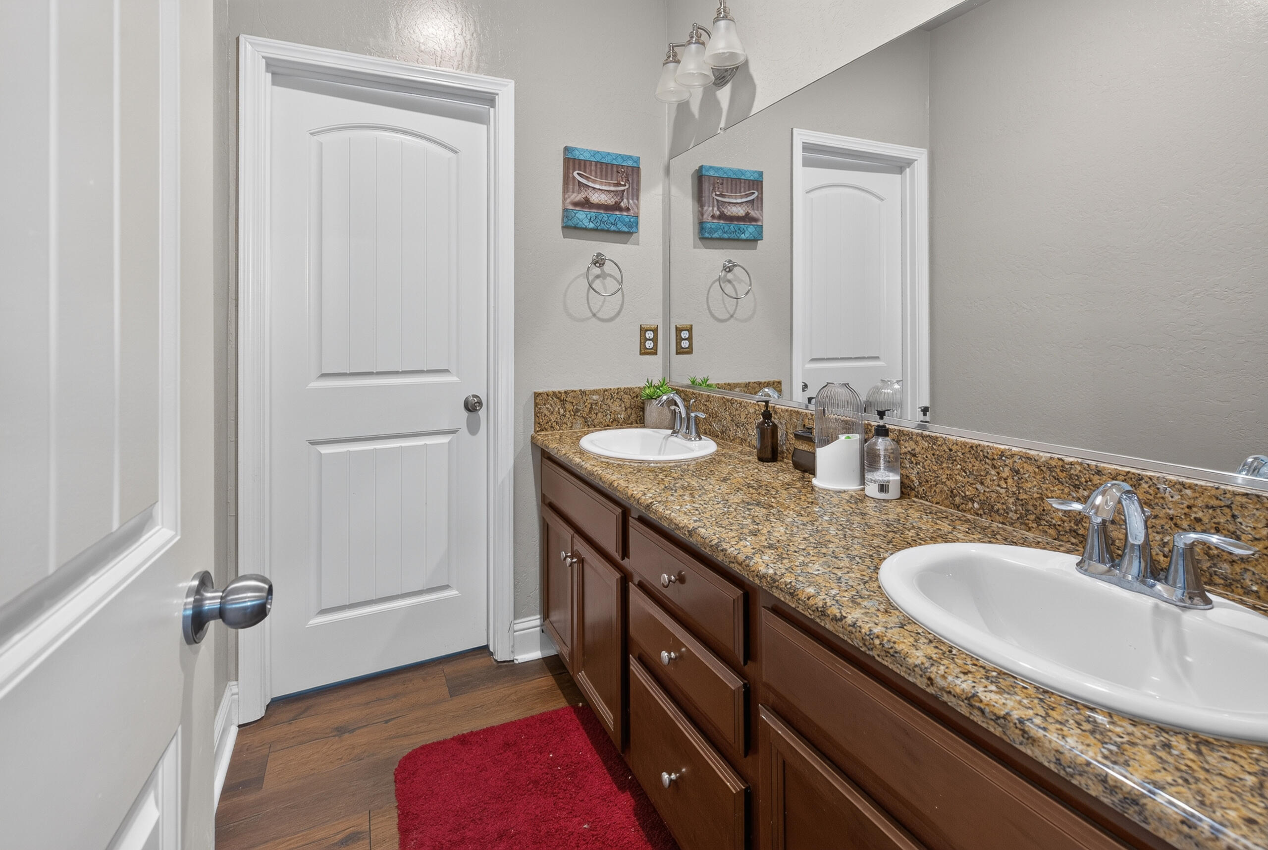 2307 N Divisadero St, Visalia, CA 93291