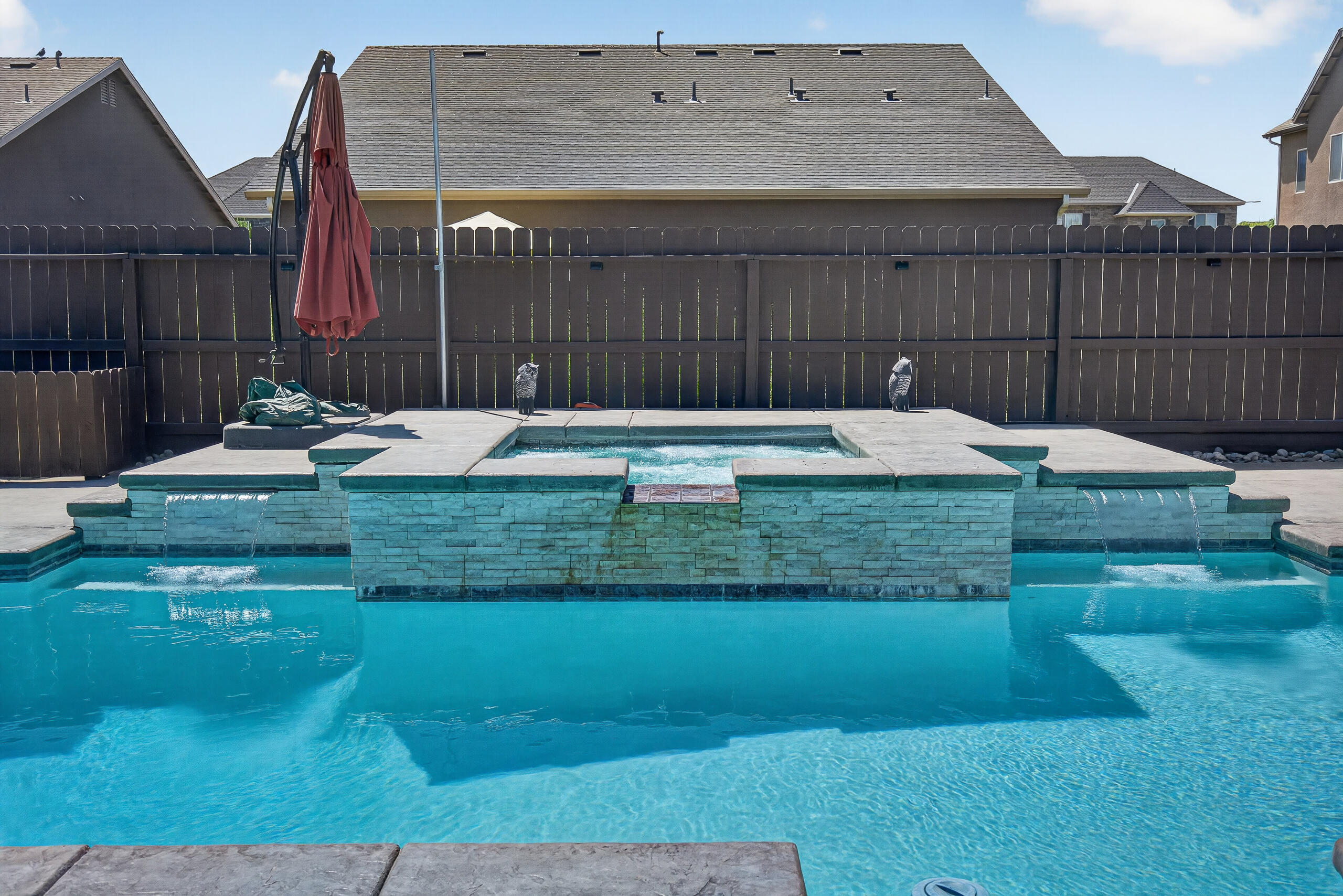 2307 N Divisadero St, Visalia, CA 93291