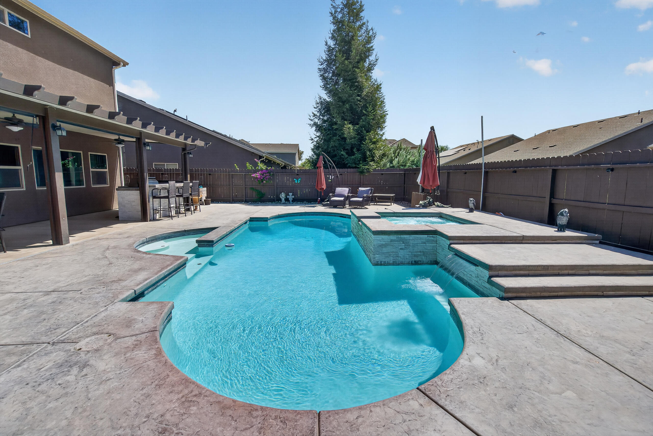 2307 N Divisadero St, Visalia, CA 93291