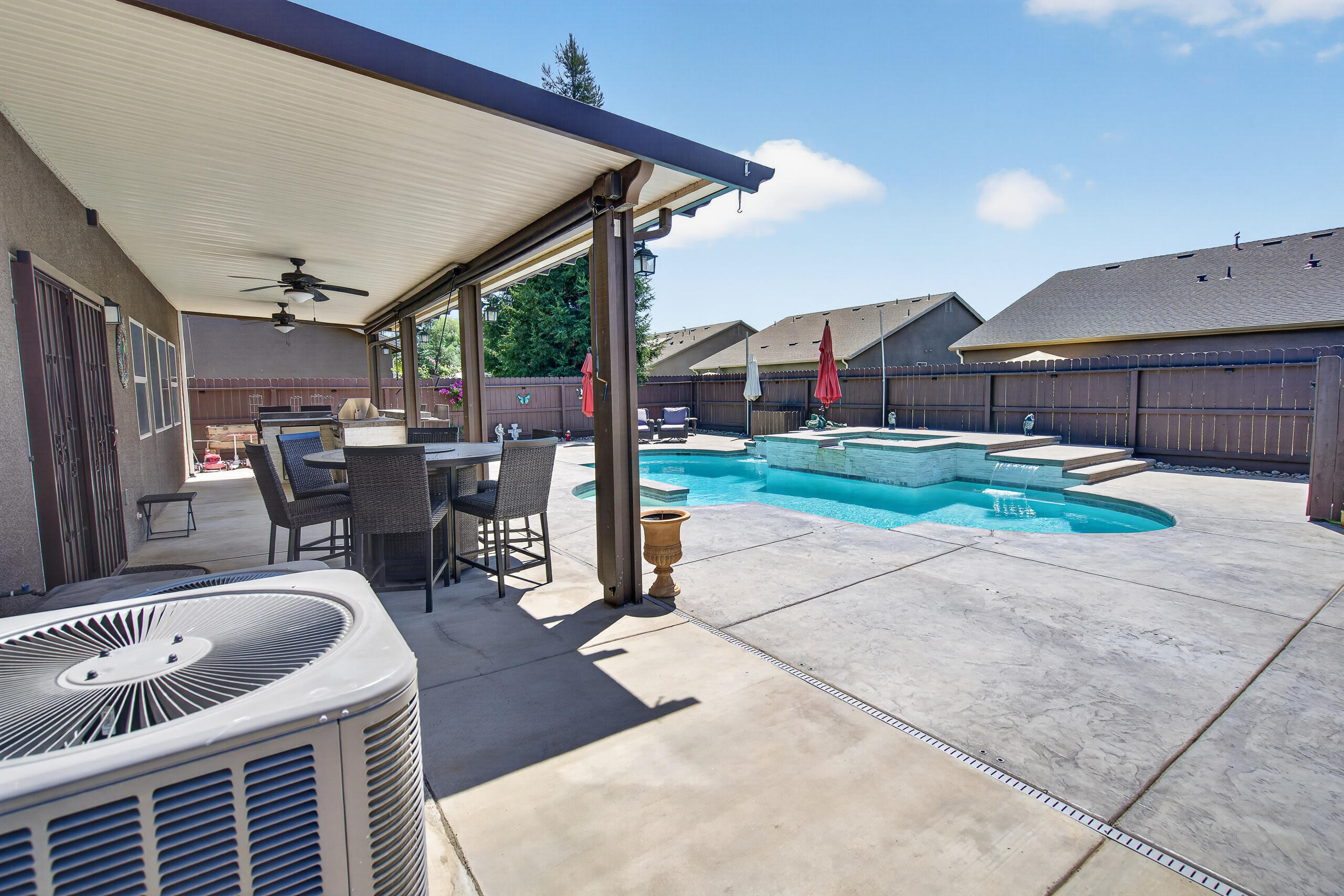 2307 N Divisadero St, Visalia, CA 93291