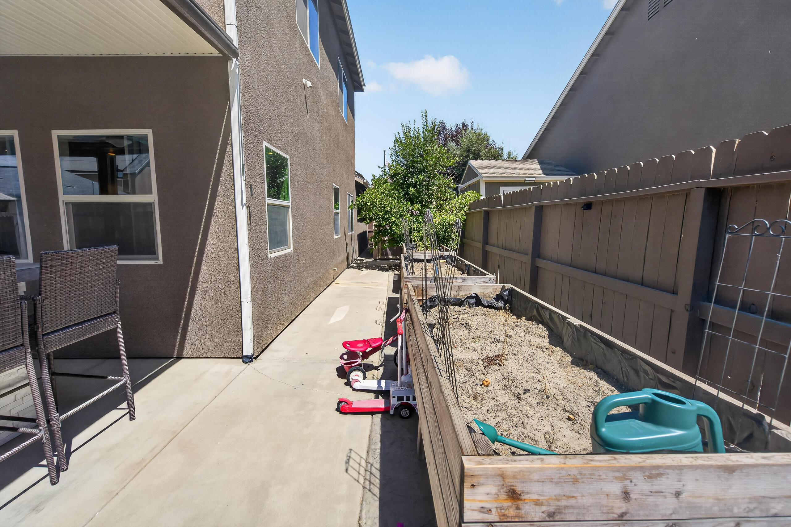 2307 N Divisadero St, Visalia, CA 93291