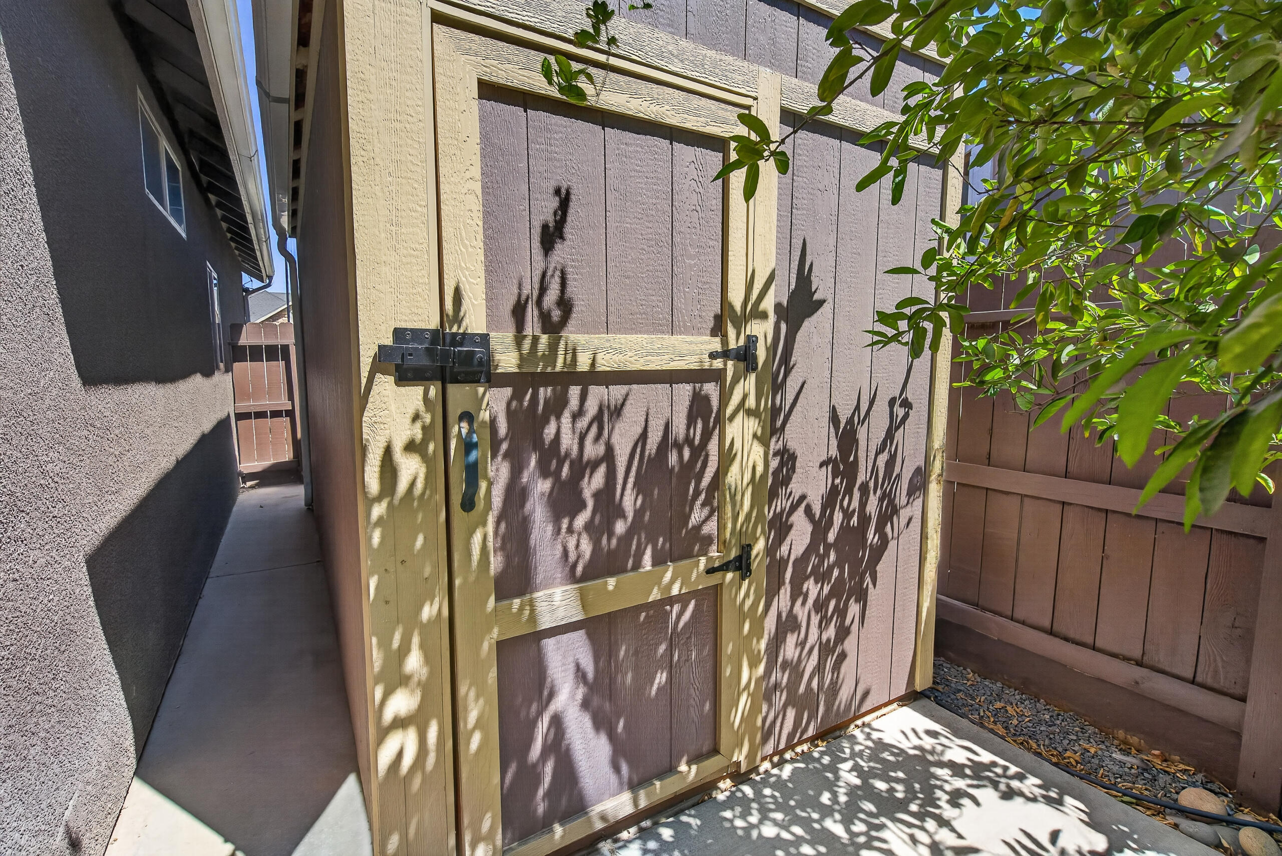 2307 N Divisadero St, Visalia, CA 93291