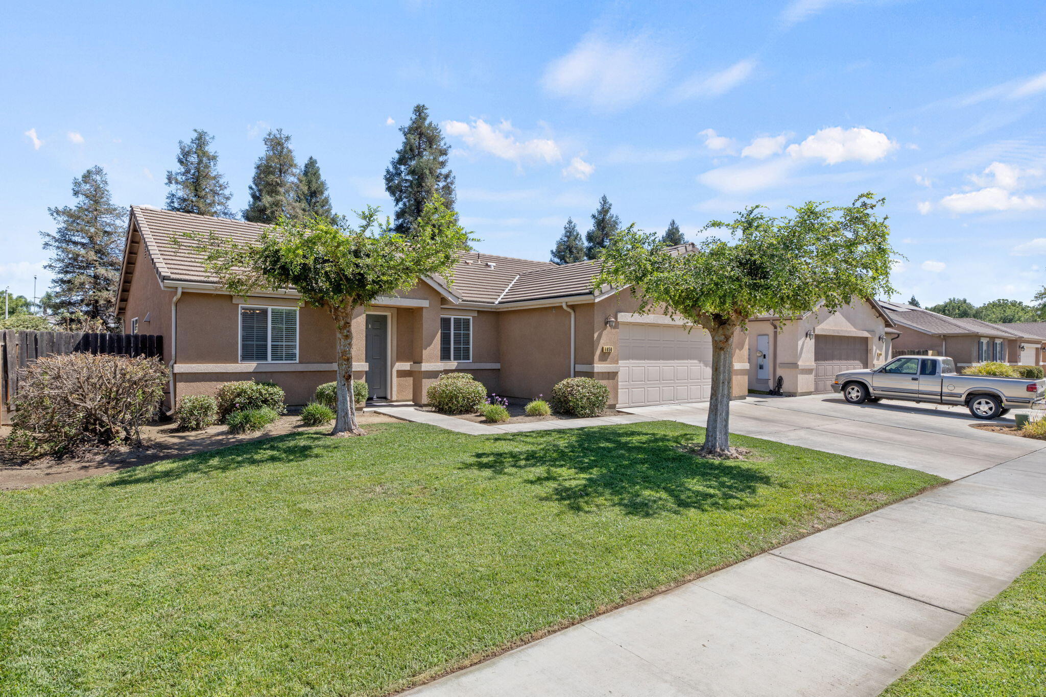 4650 W Rialto Ave, Visalia, CA 93277