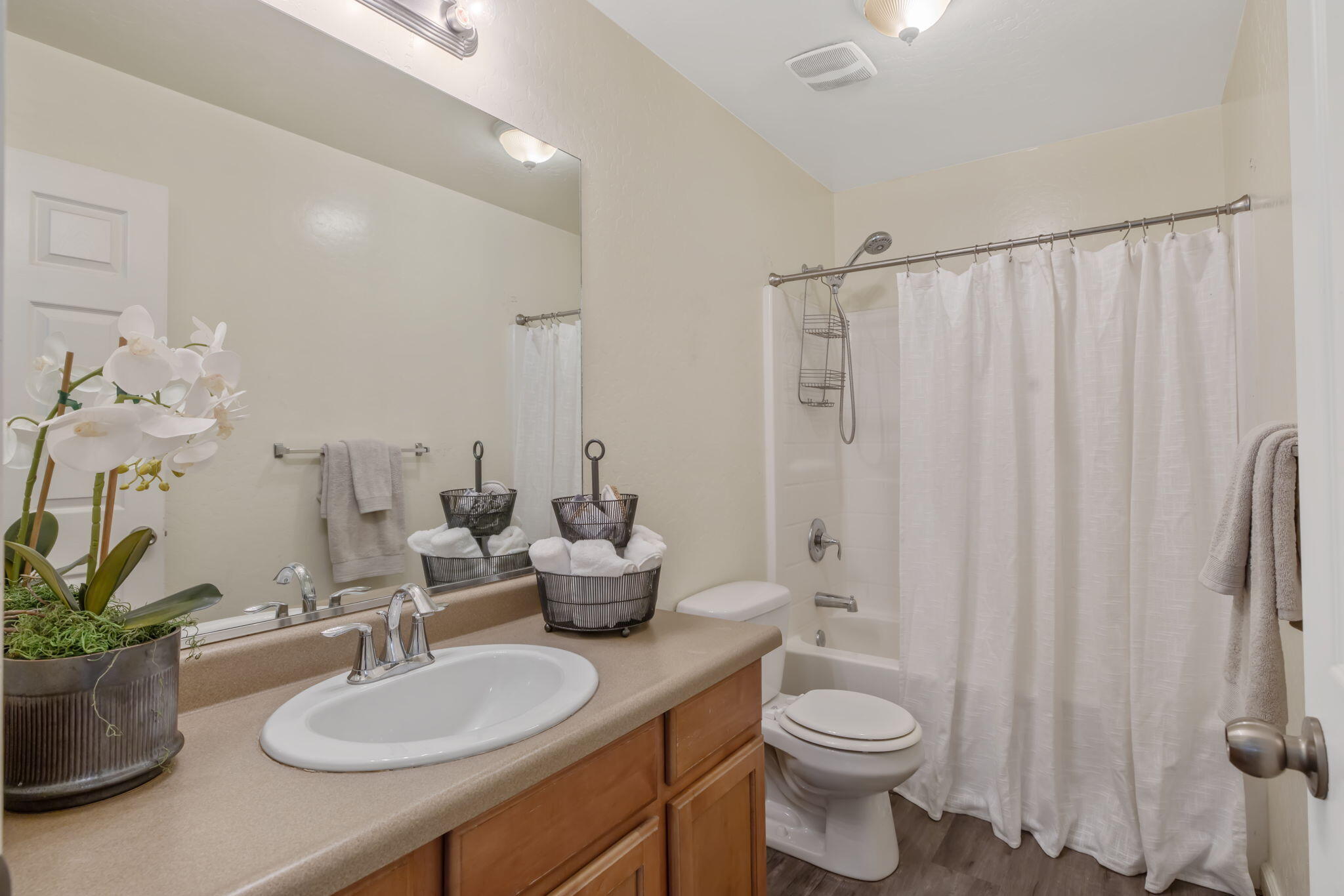 4650 W Rialto Ave, Visalia, CA 93277