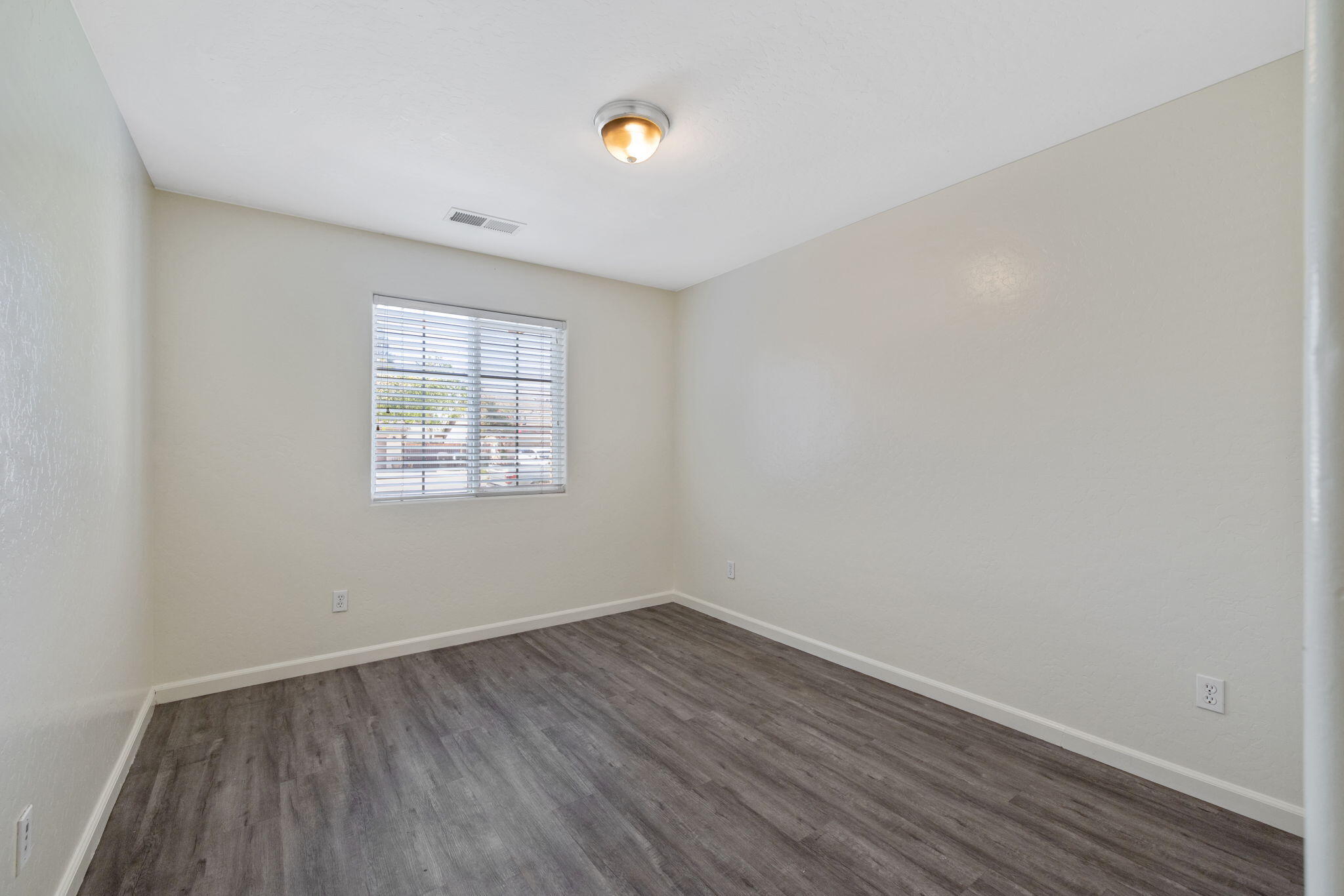 4650 W Rialto Ave, Visalia, CA 93277