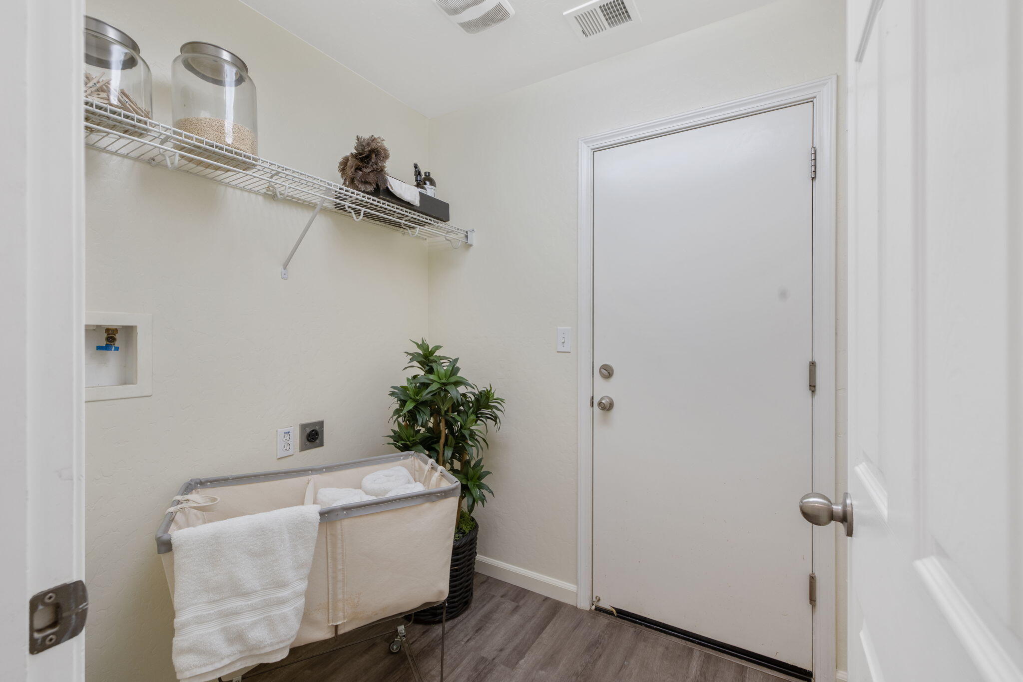 4650 W Rialto Ave, Visalia, CA 93277